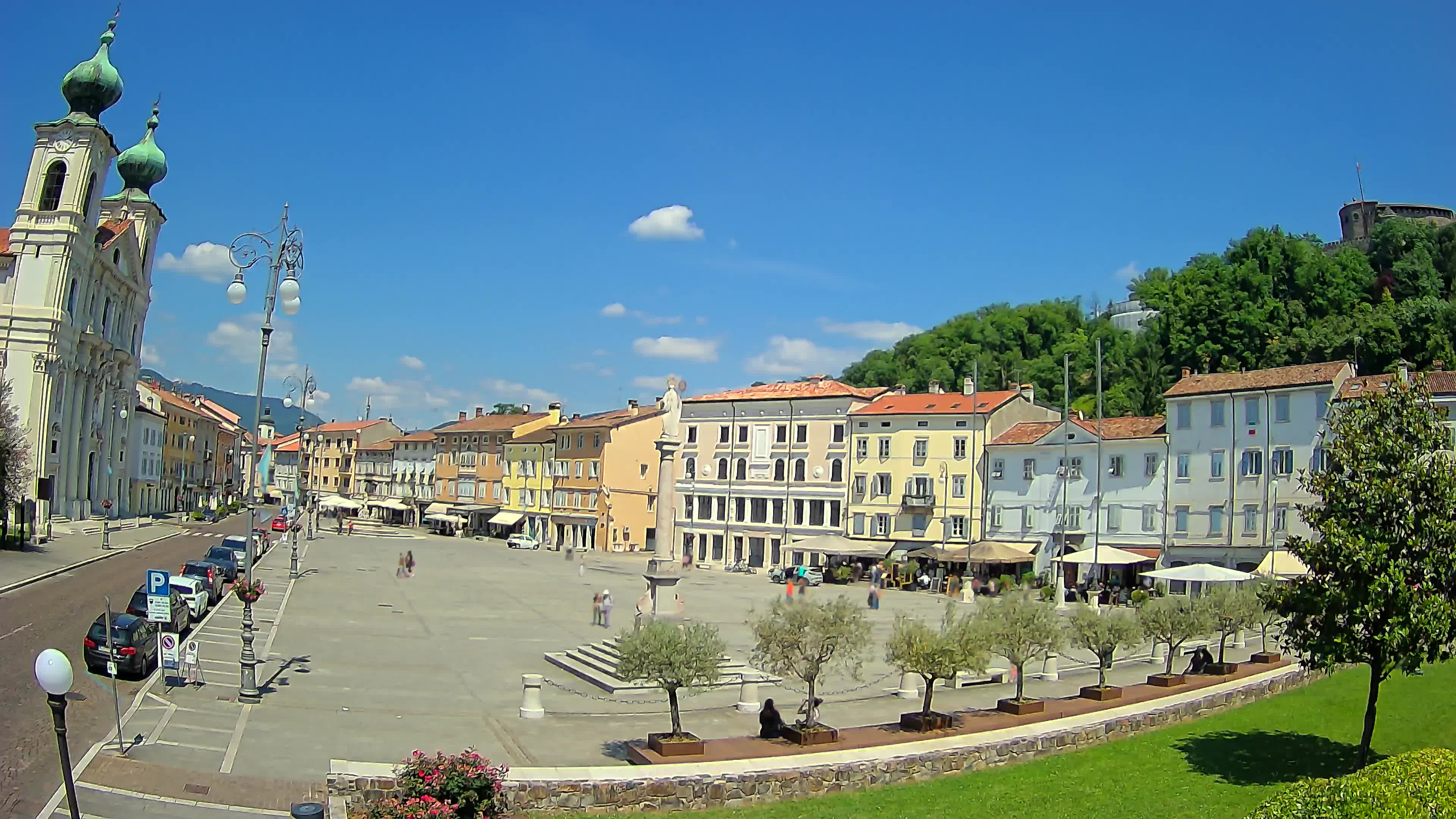 Kamera Gorica Travnik in cerkev sv. Ignacija