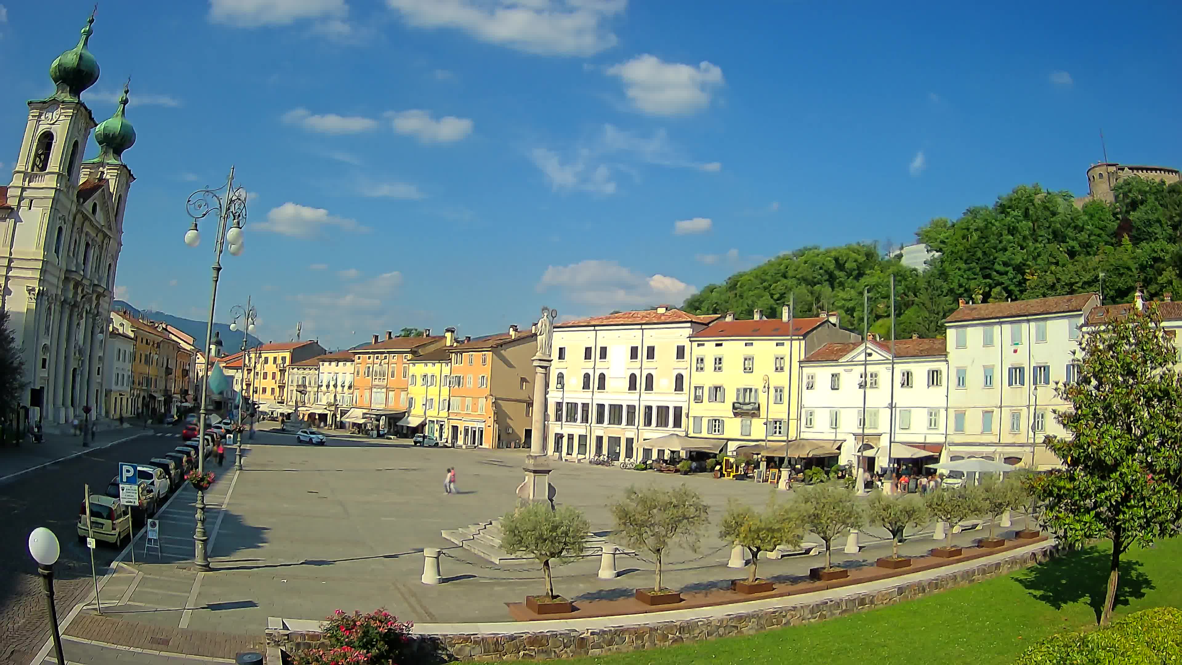 Kamera Gorica Travnik in cerkev sv. Ignacija
