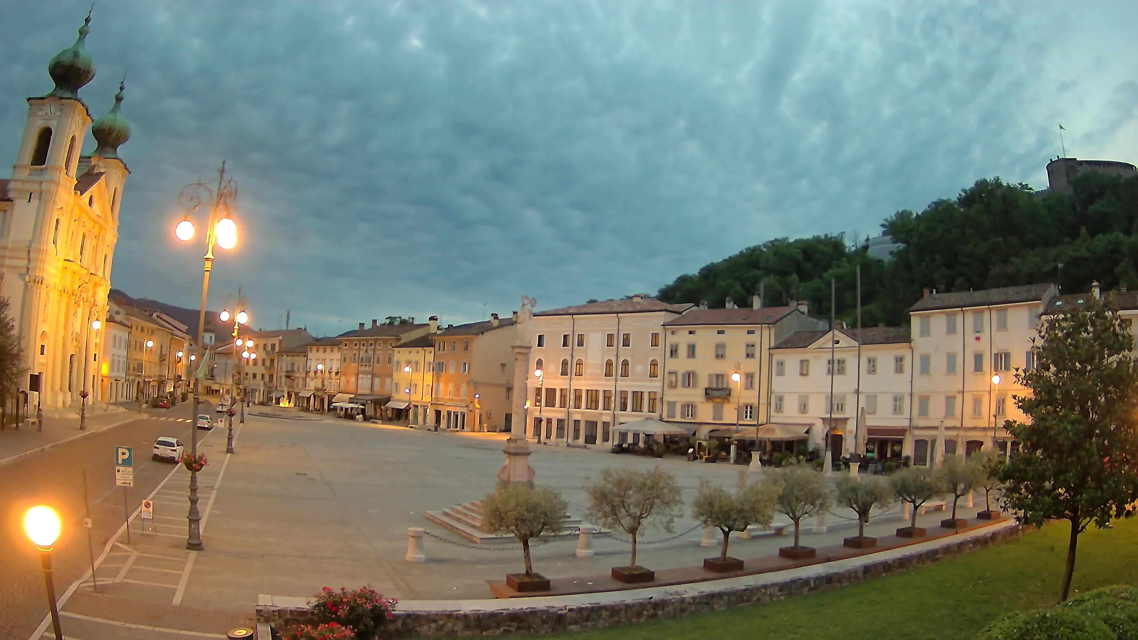 Gorizia Piazza della Vittoria e chiesa di S. Ignazio