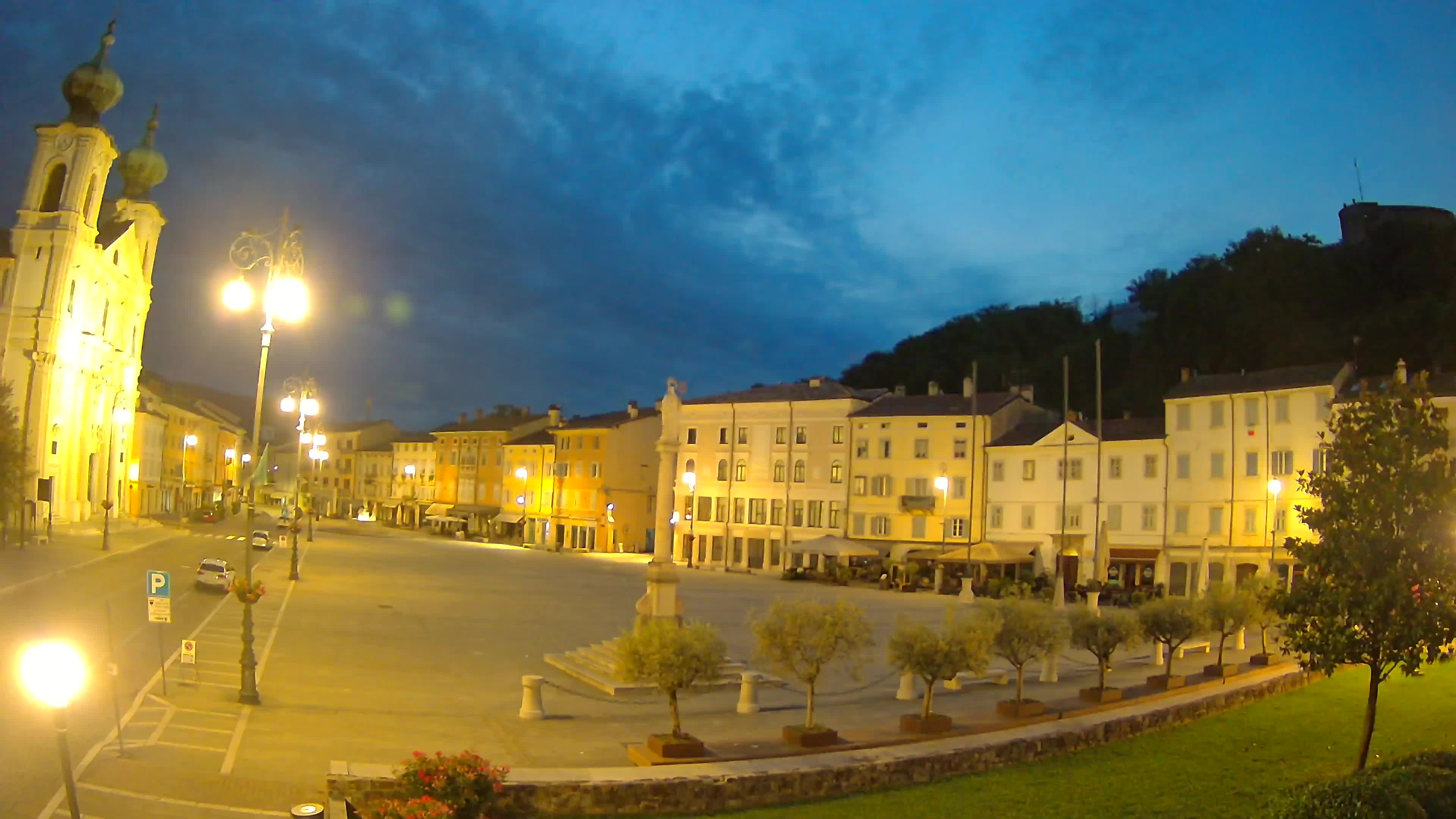Gorizia Piazza della Vittoria e chiesa di S. Ignazio