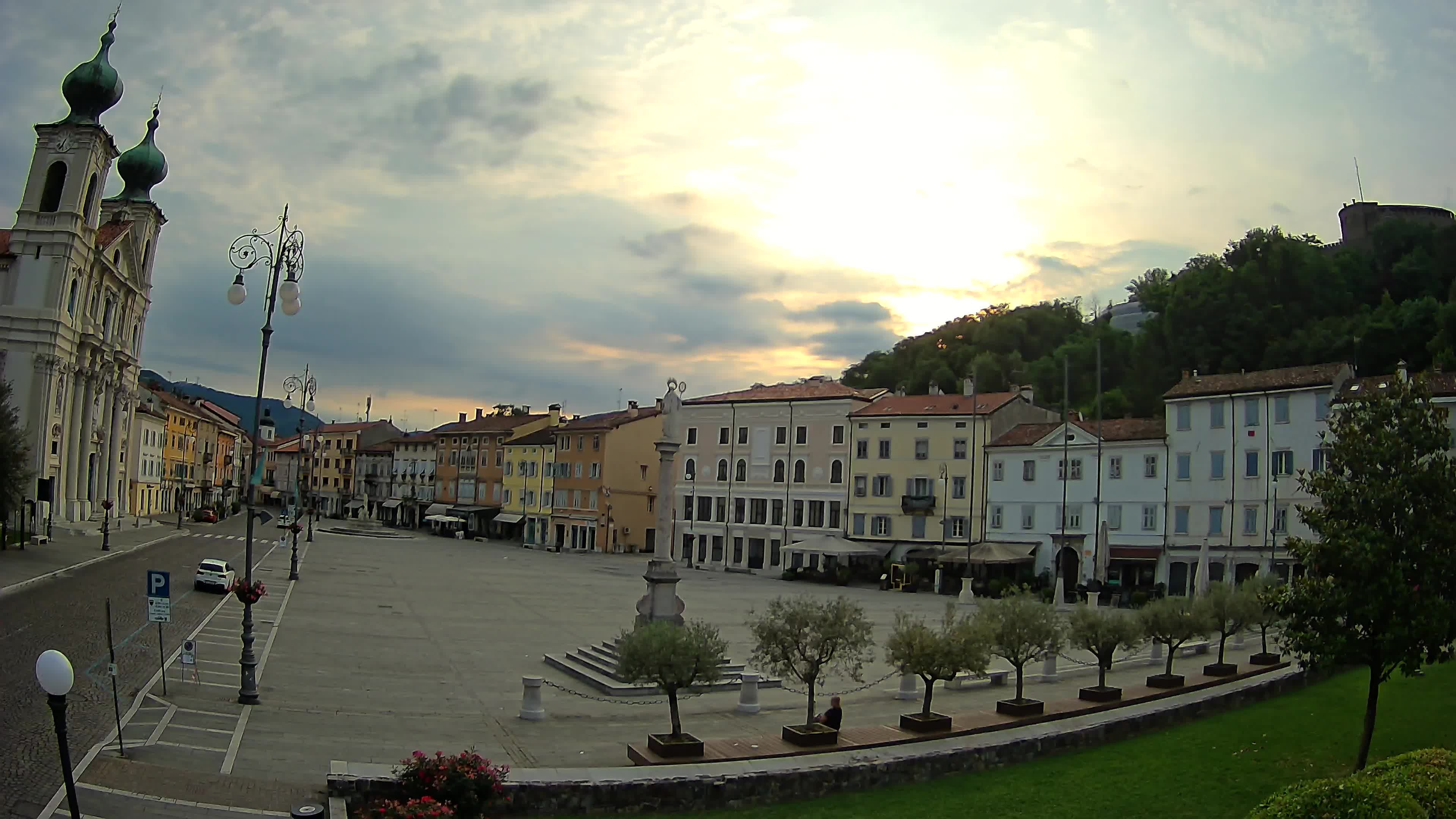 Kamera Gorica Travnik in cerkev sv. Ignacija
