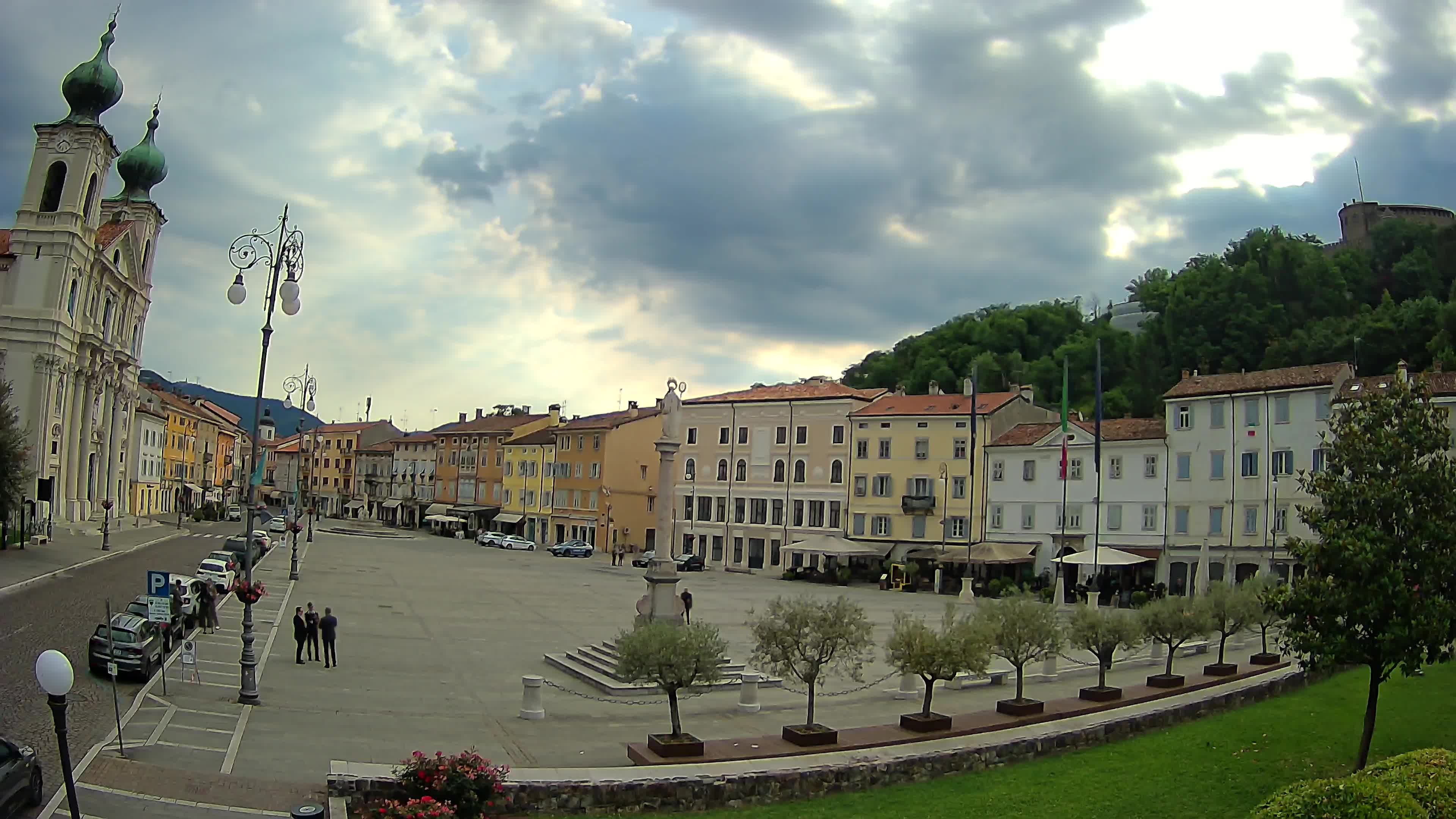 Gorizia Piazza della Vittoria e chiesa di S. Ignazio