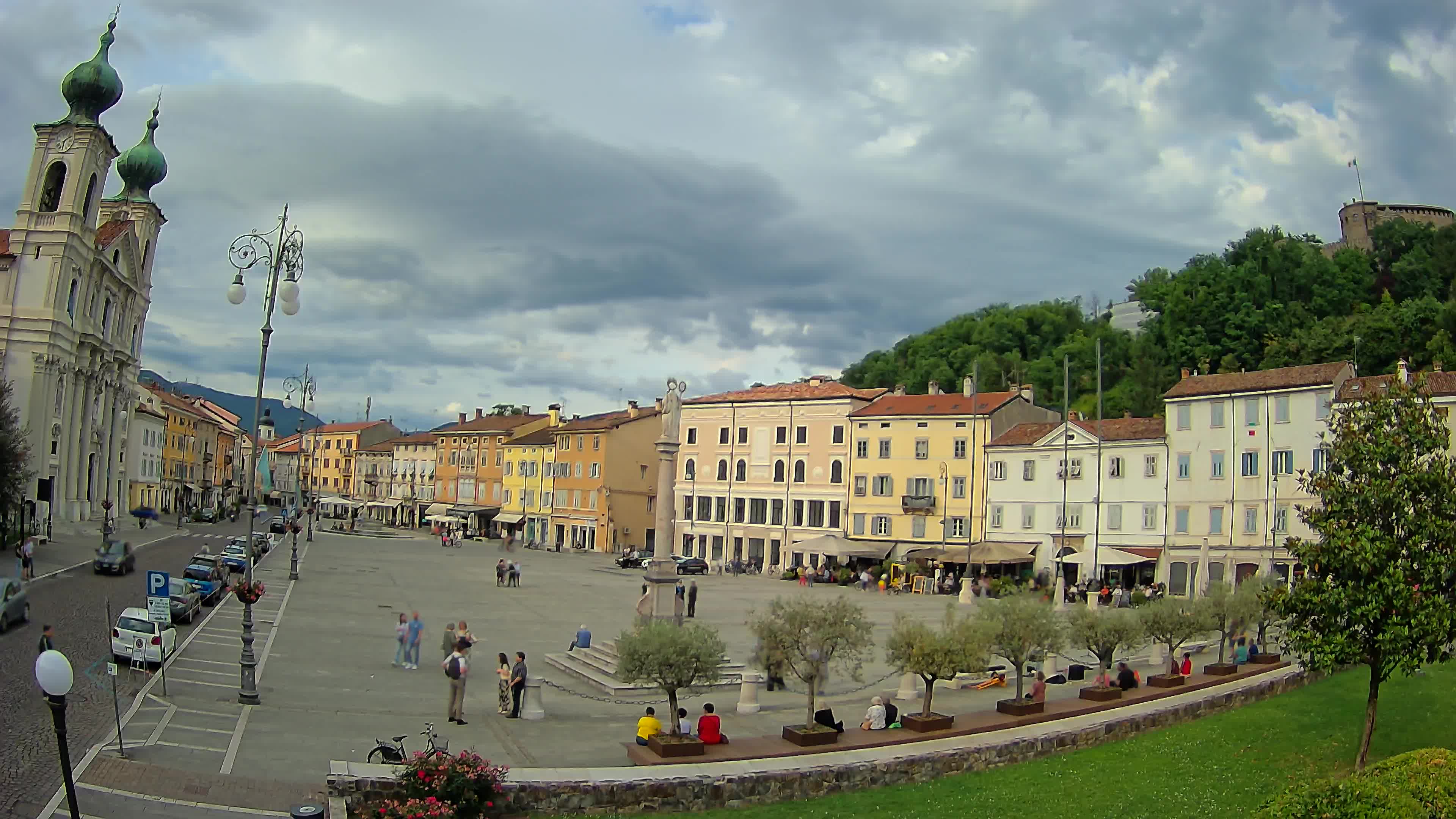 Gorizia – Plaza Vittoria – iglesia de San Pedro. Ignacio