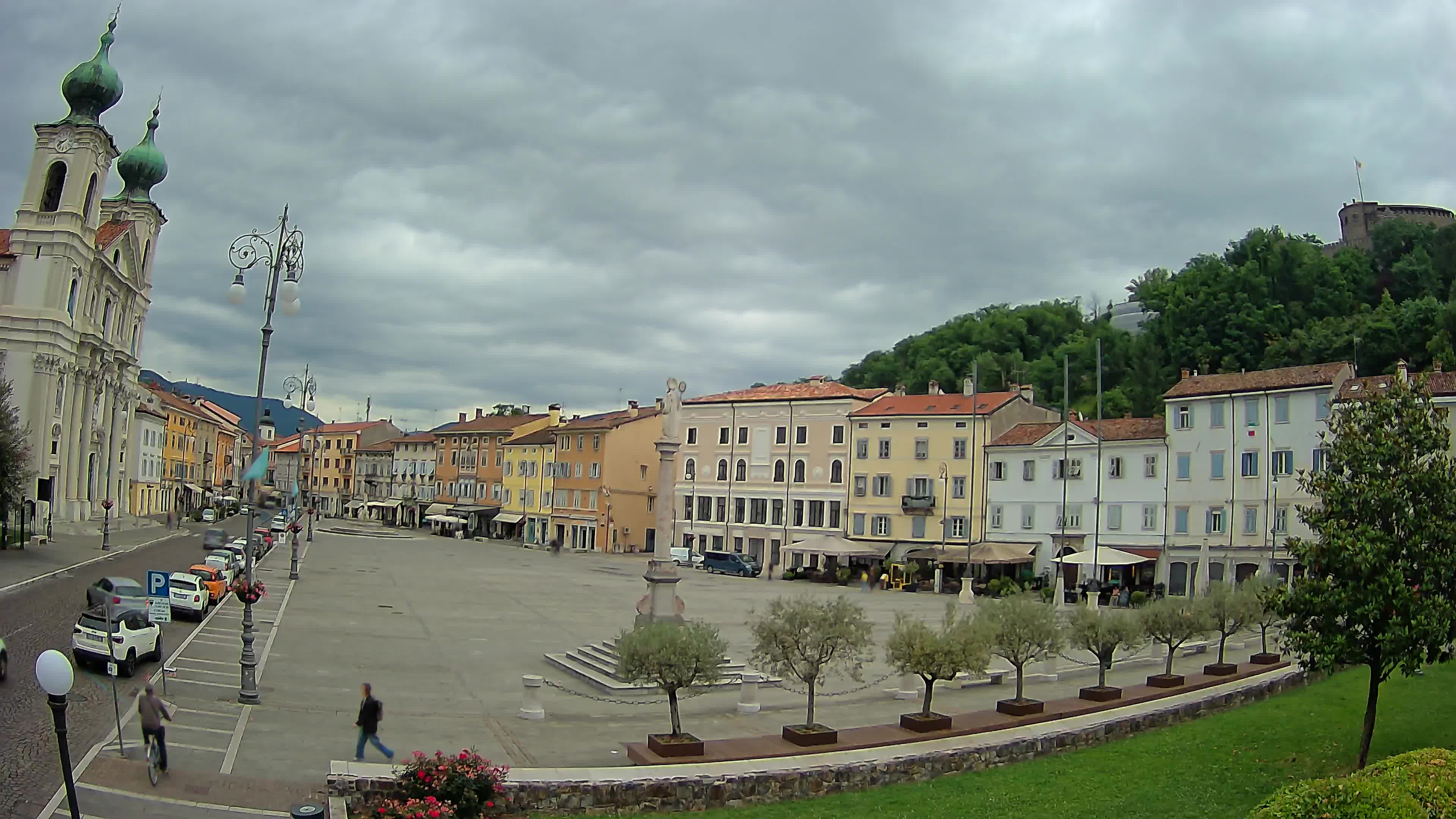 Gorizia Piazza della Vittoria e chiesa di S. Ignazio