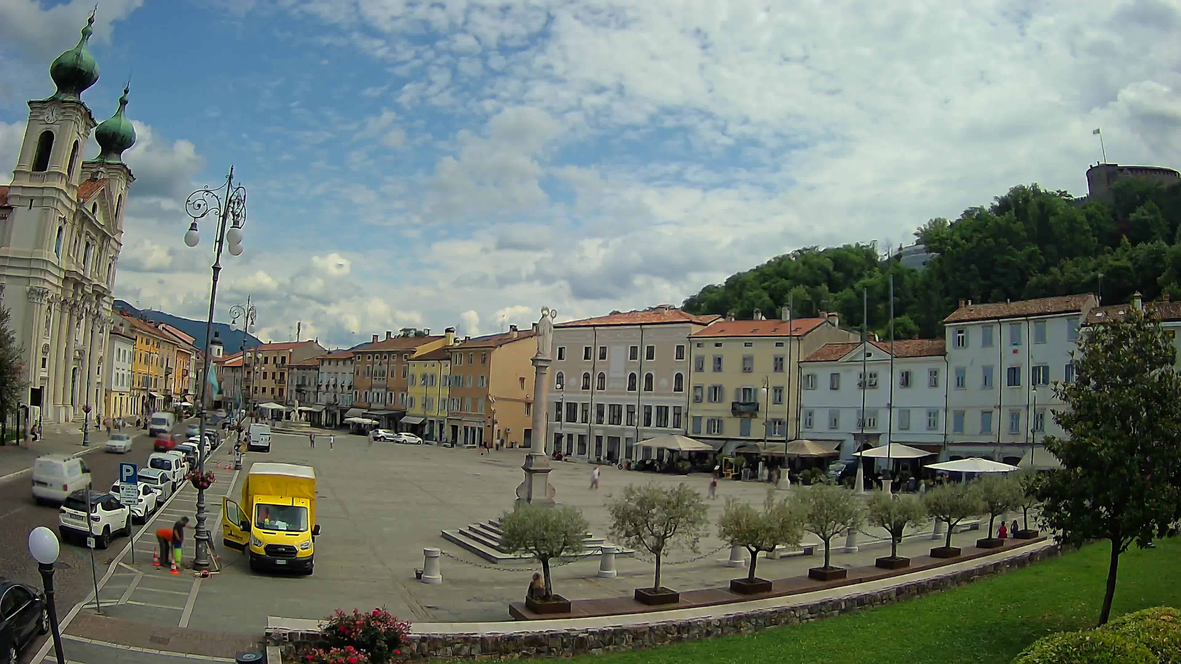 Gorizia Piazza della Vittoria e chiesa di S. Ignazio