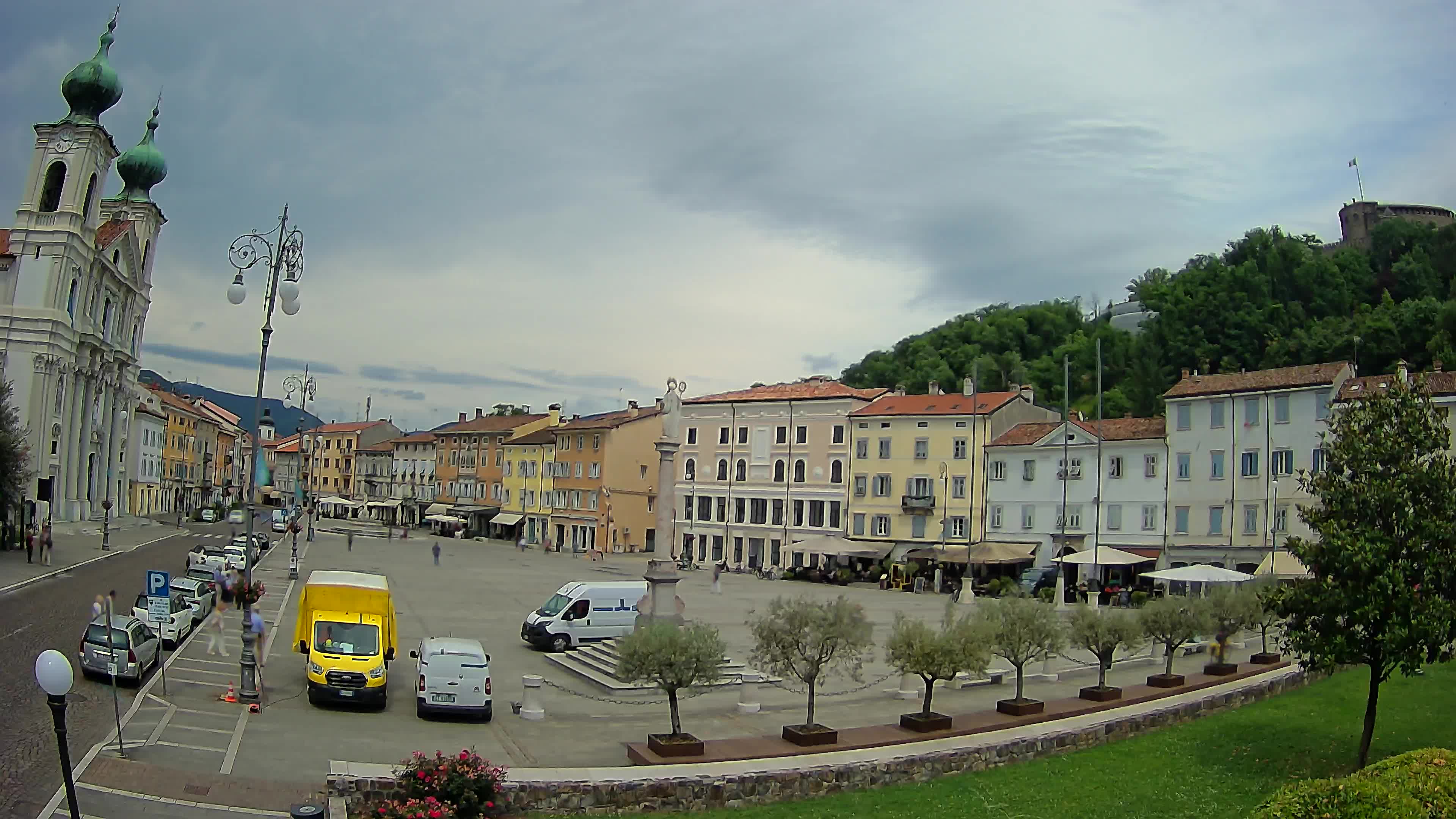 Gorizia – Plaza Vittoria – iglesia de San Pedro. Ignacio