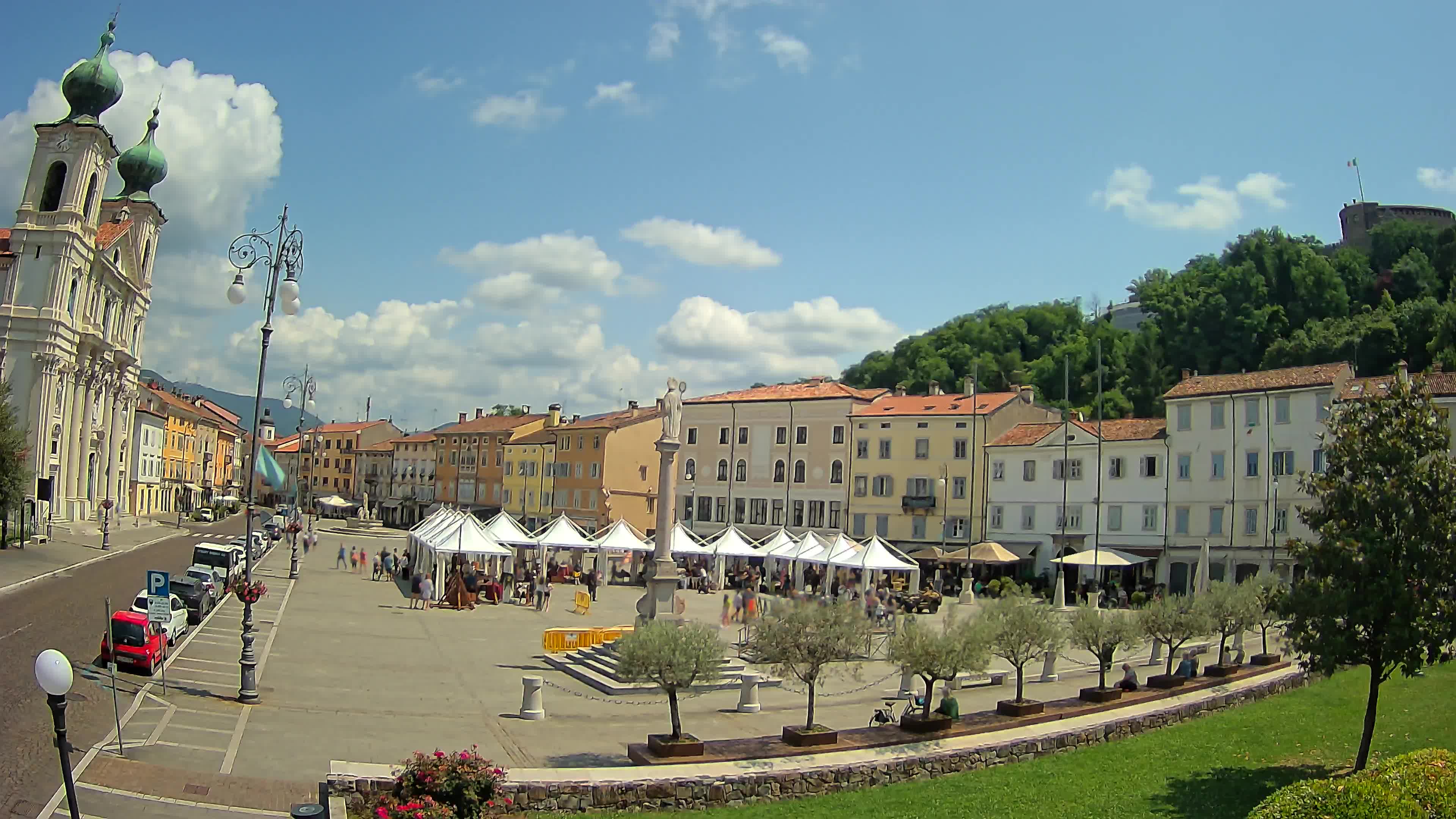 Kamera Gorica Travnik in cerkev sv. Ignacija