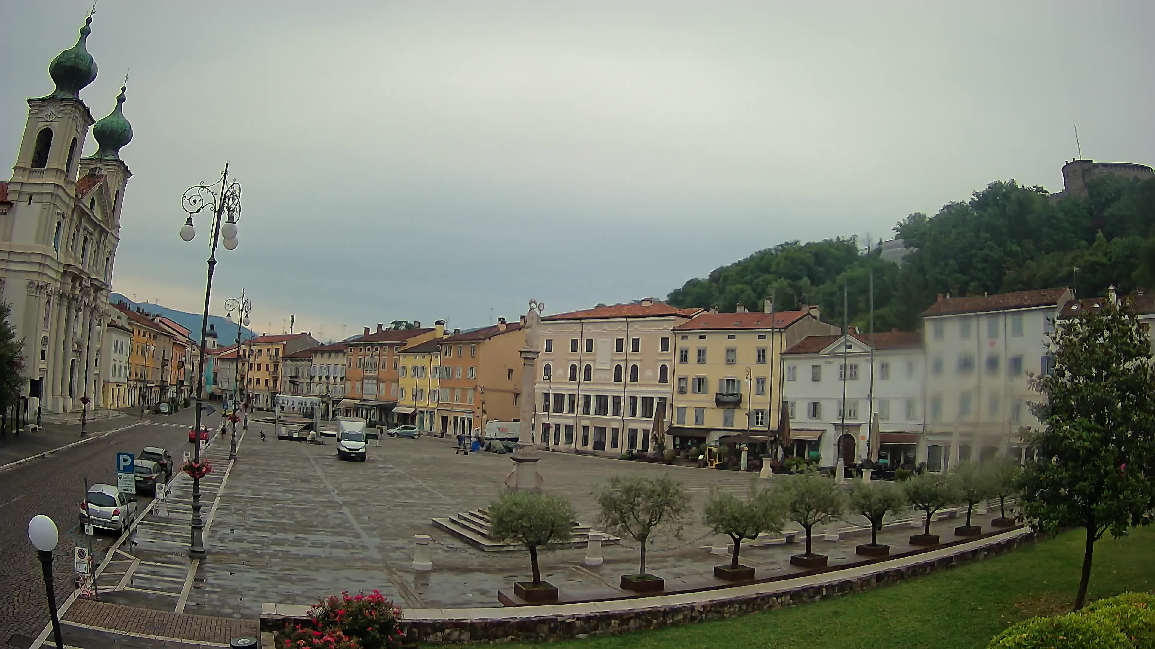 Gorizia Piazza della Vittoria e chiesa di S. Ignazio
