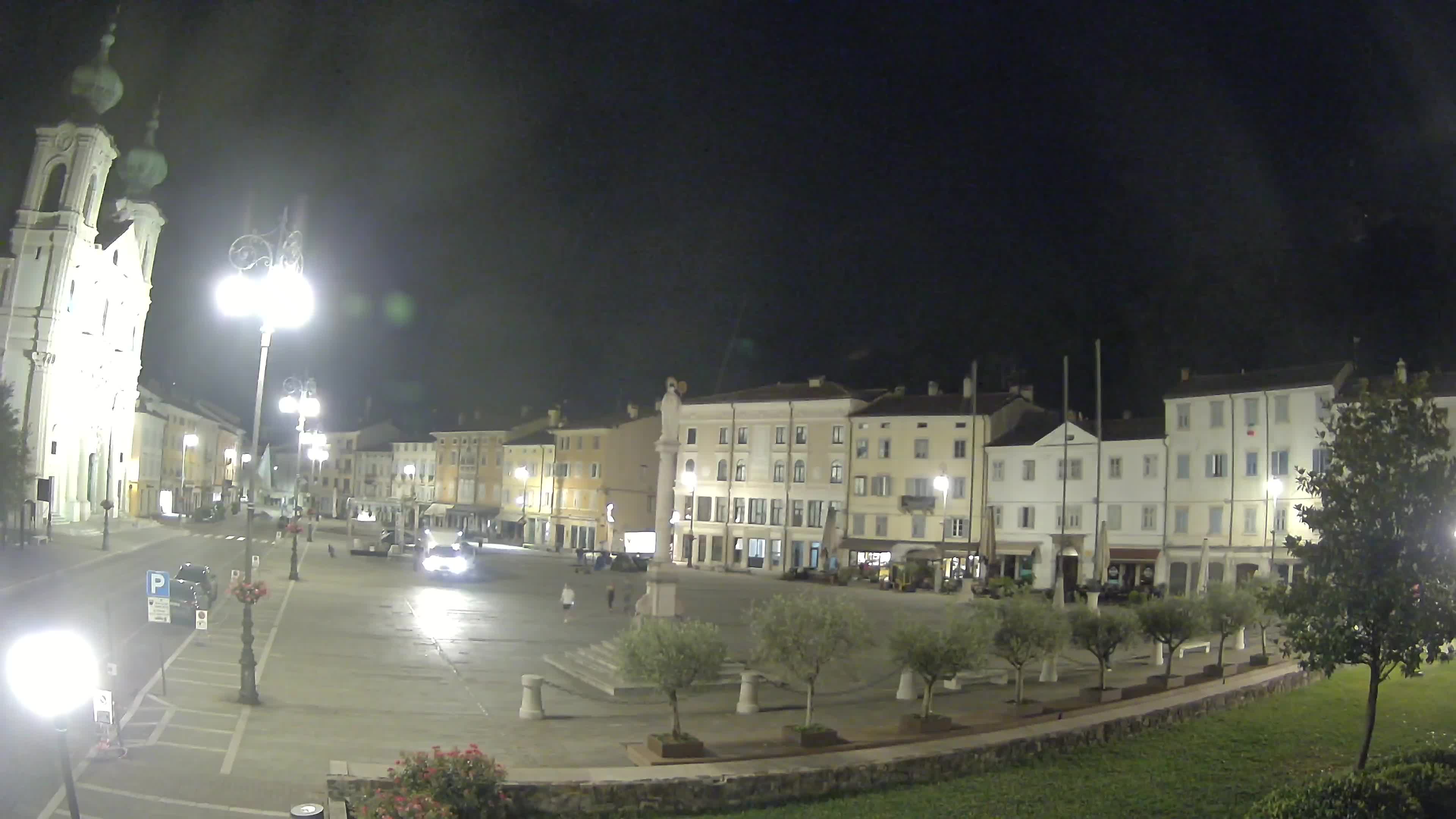 Gorizia Piazza della Vittoria e chiesa di S. Ignazio