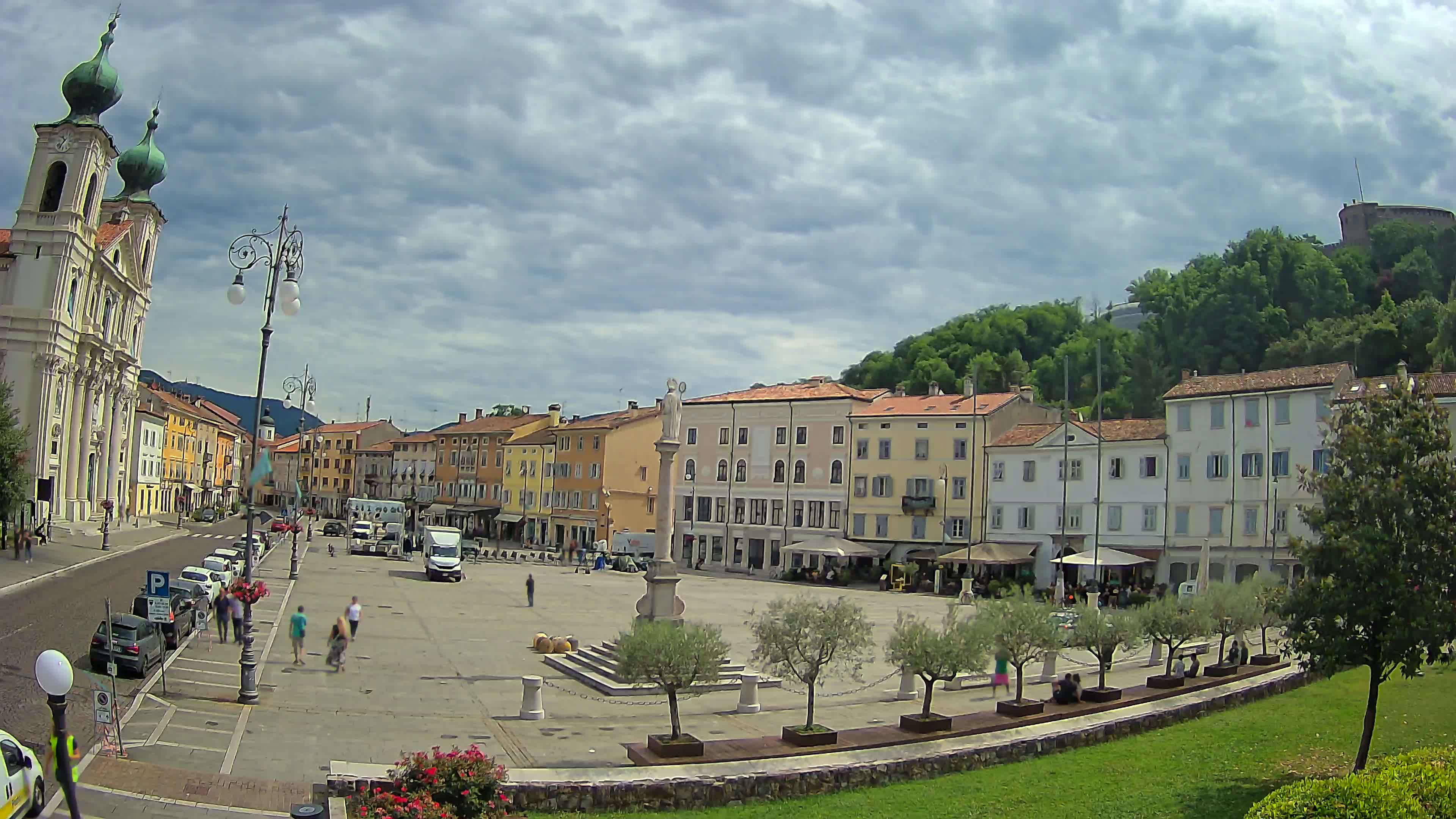 Gorizia Piazza della Vittoria e chiesa di S. Ignazio