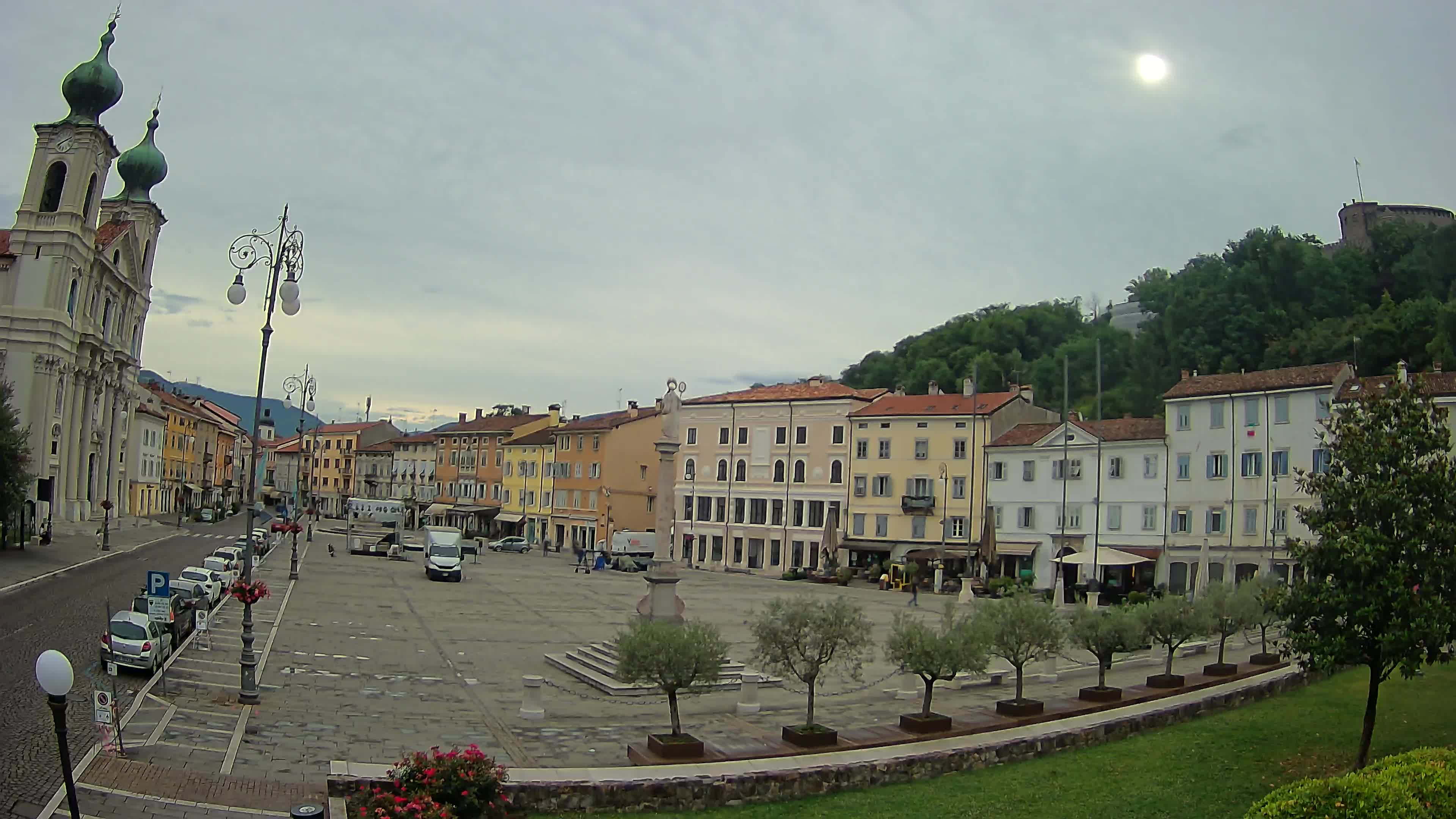 Kamera Gorica Travnik in cerkev sv. Ignacija