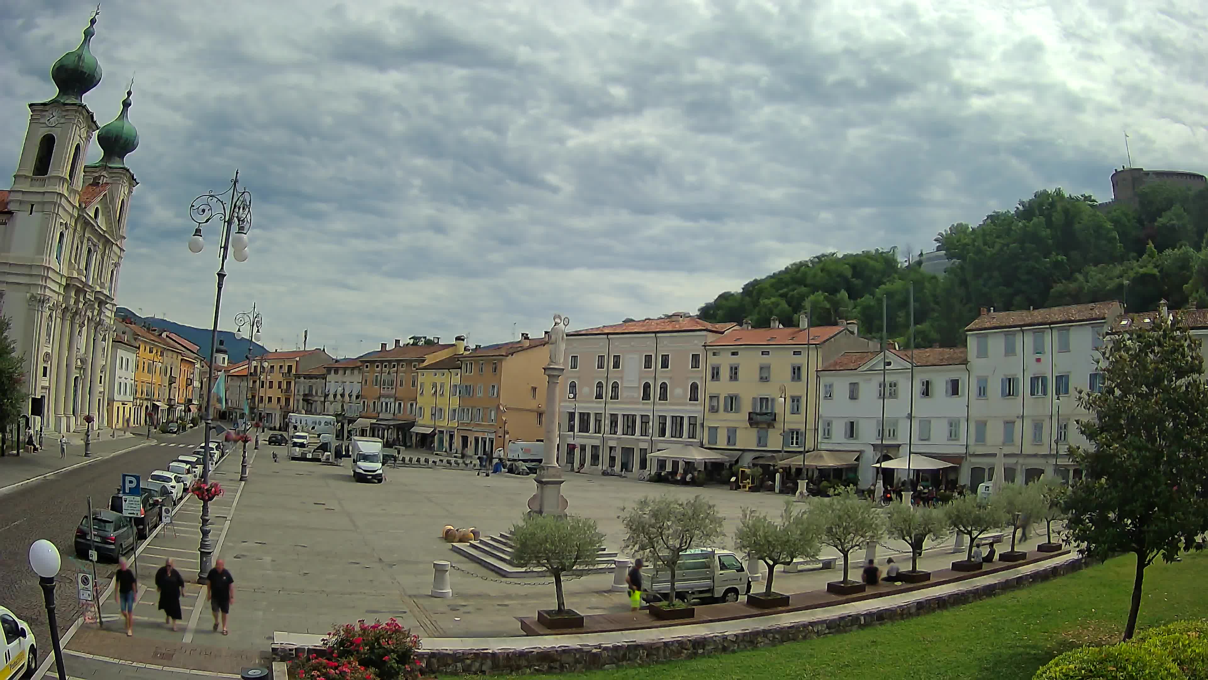 Kamera Gorica Travnik in cerkev sv. Ignacija