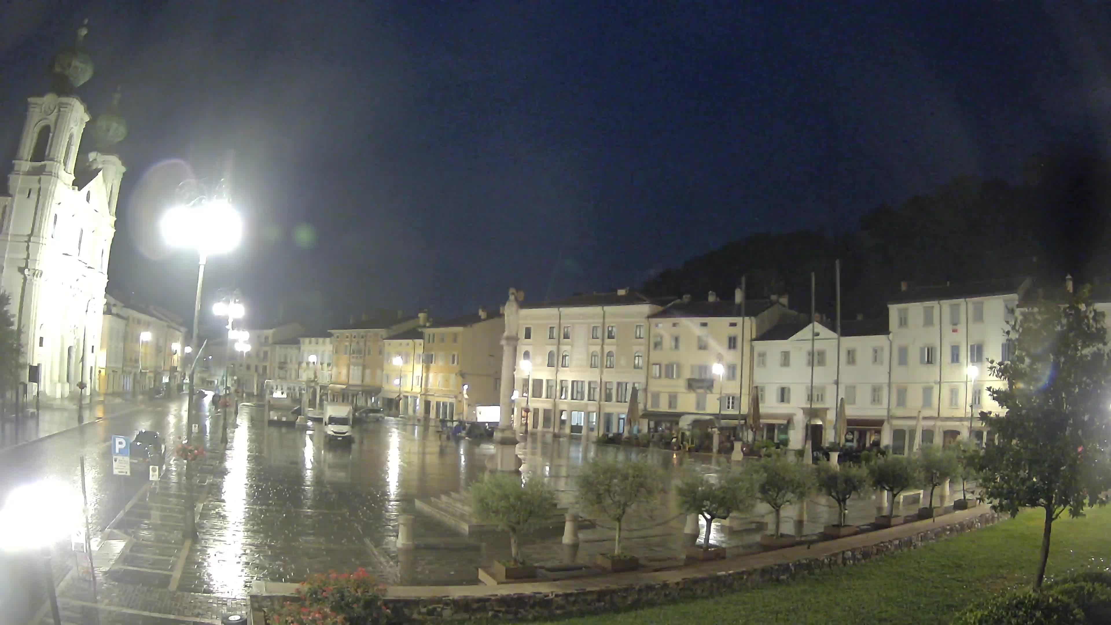 Gorizia Piazza della Vittoria e chiesa di S. Ignazio