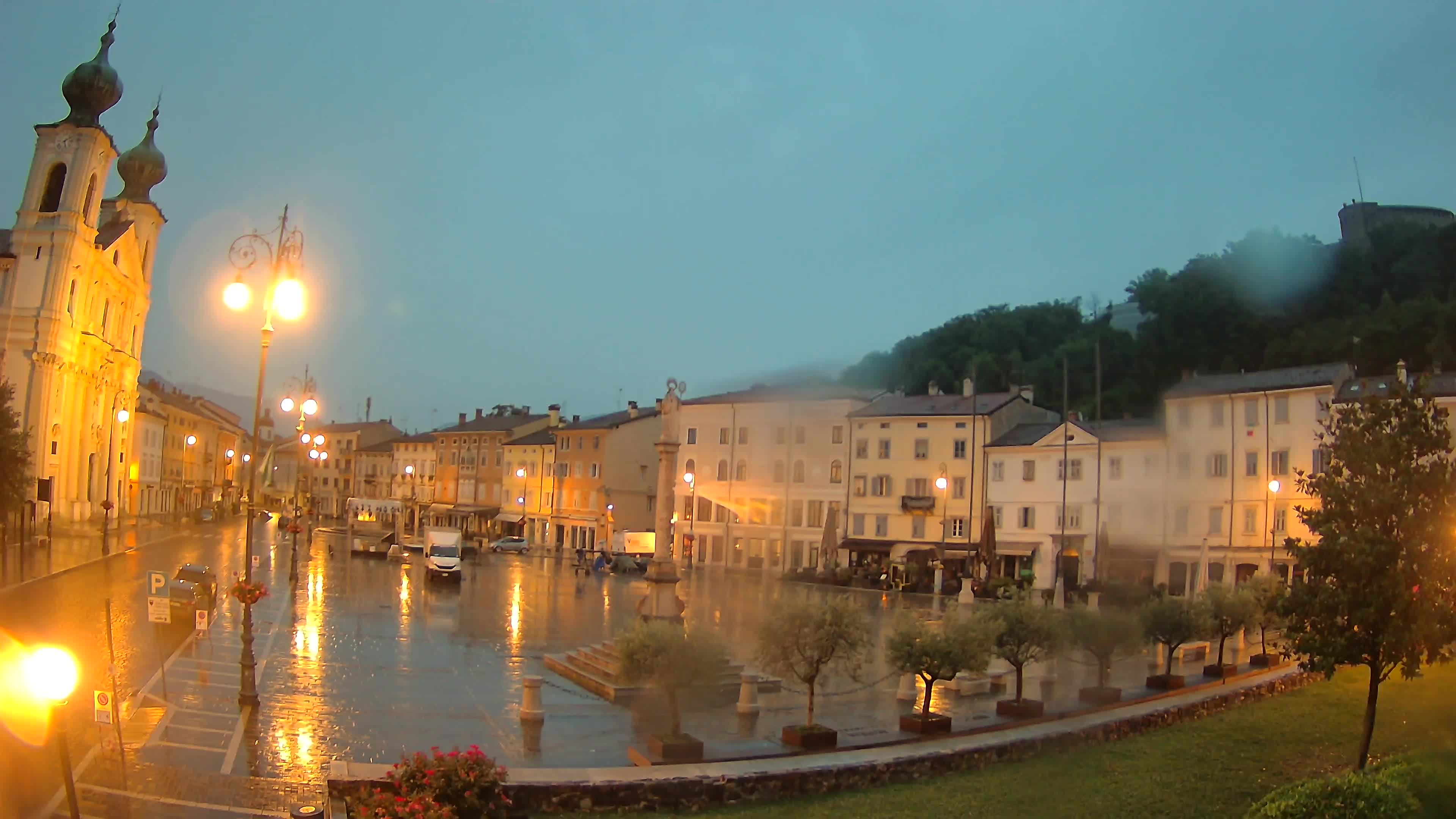 Kamera Gorica Travnik in cerkev sv. Ignacija