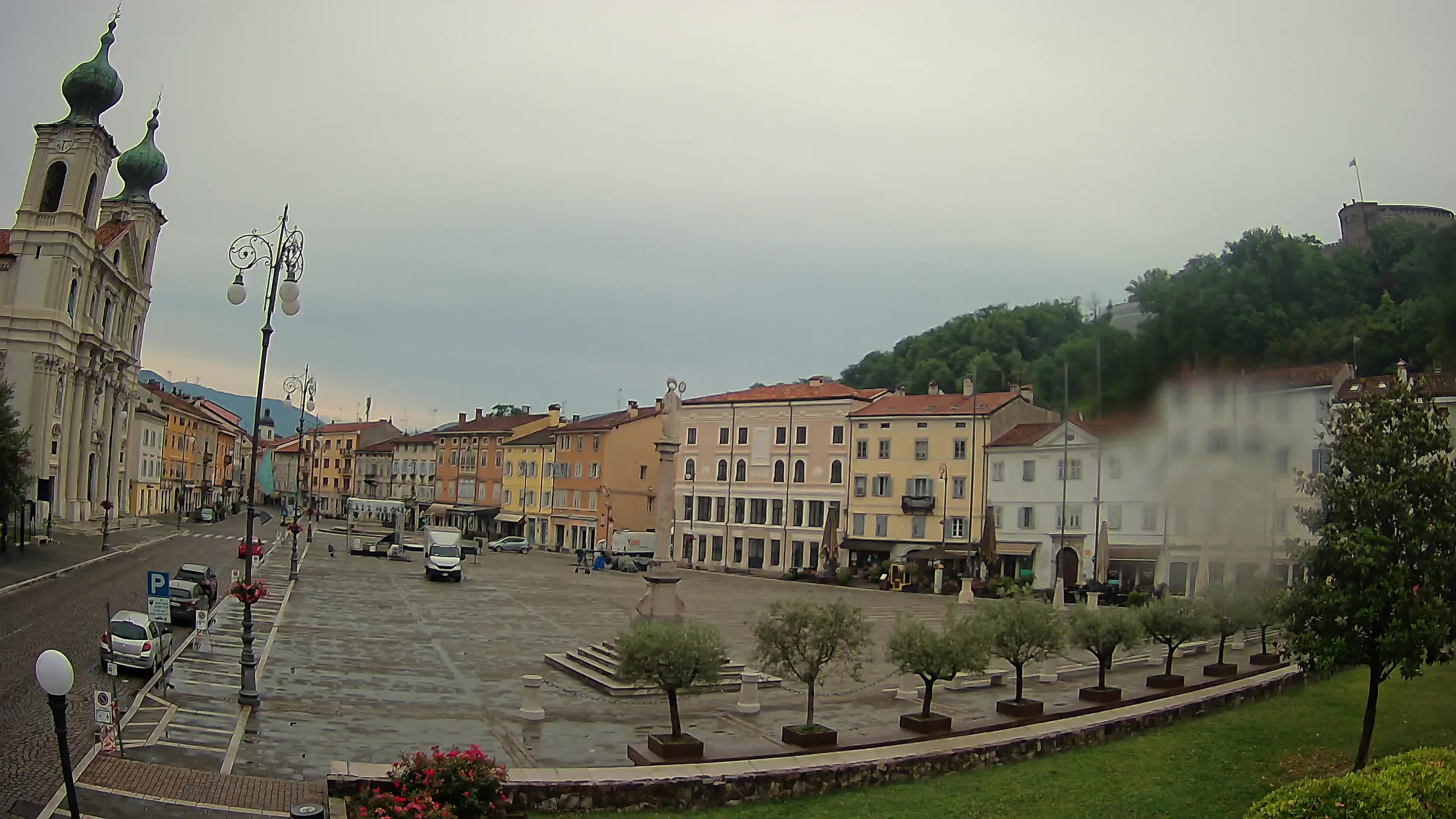 Gorizia – Piazza della Vittoria e chiesa di S. Ignazio