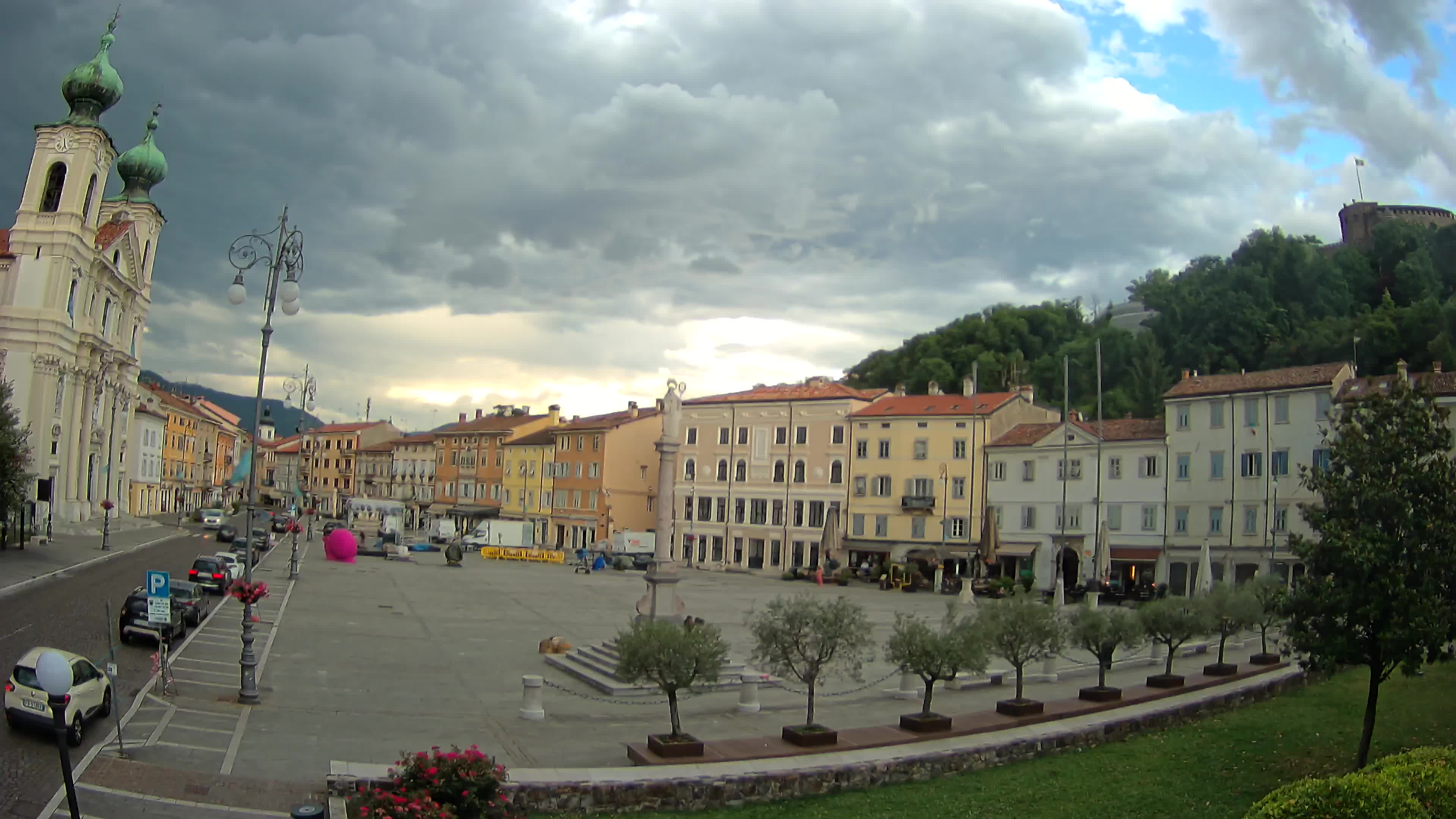 Gorizia Piazza della Vittoria e chiesa di S. Ignazio