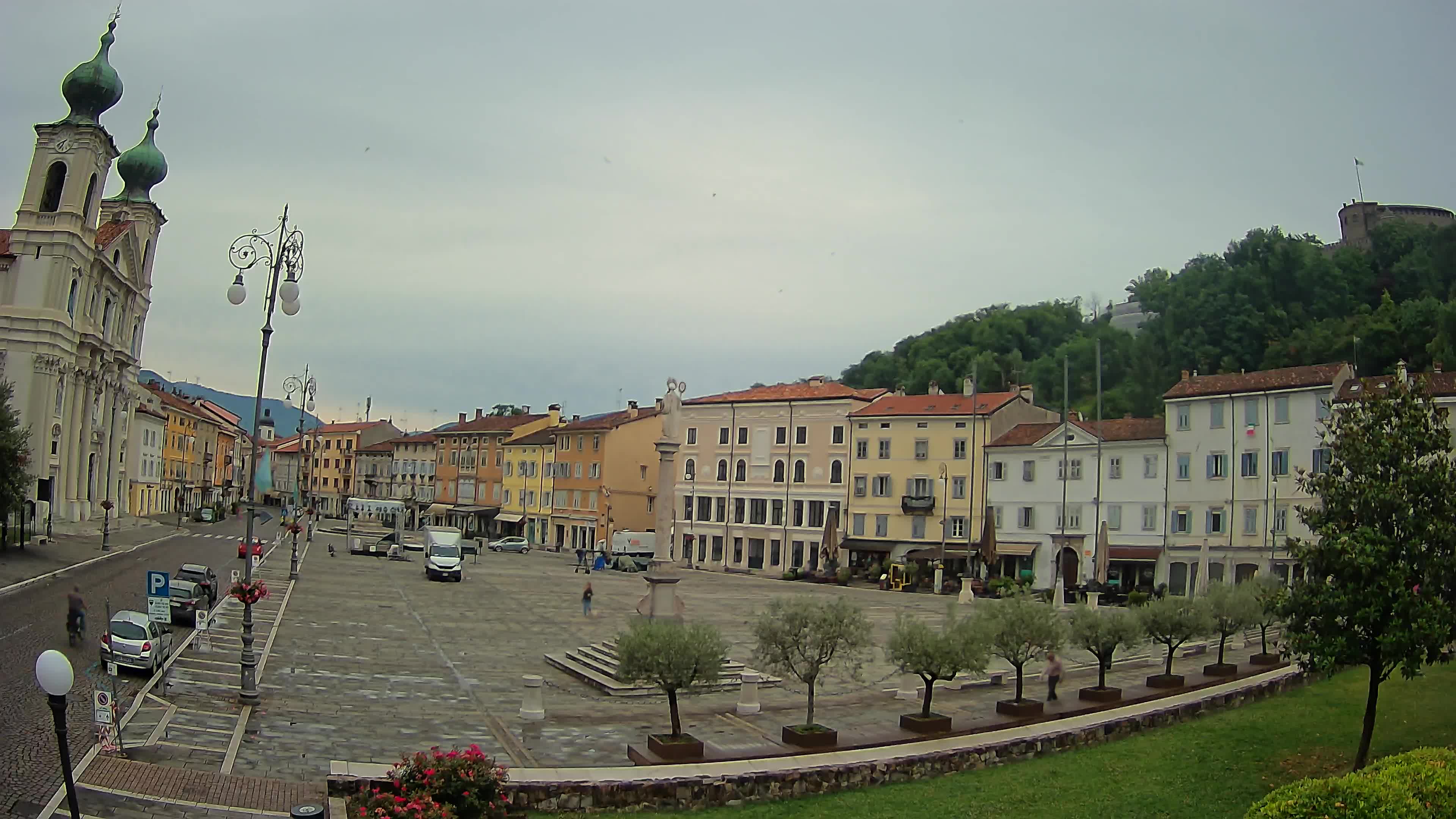 Gorizia Piazza della Vittoria e chiesa di S. Ignazio