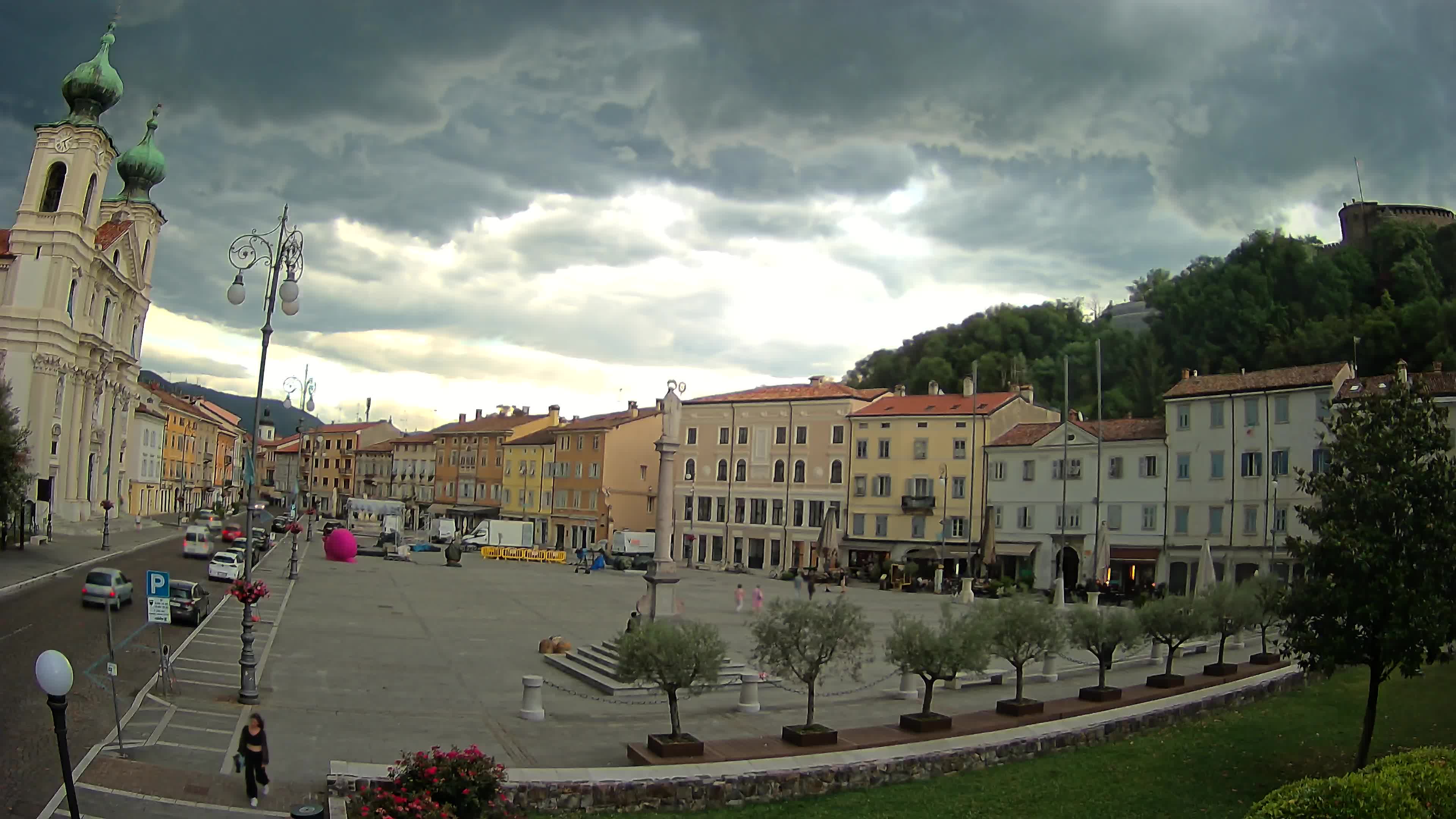 Kamera Gorica Travnik in cerkev sv. Ignacija