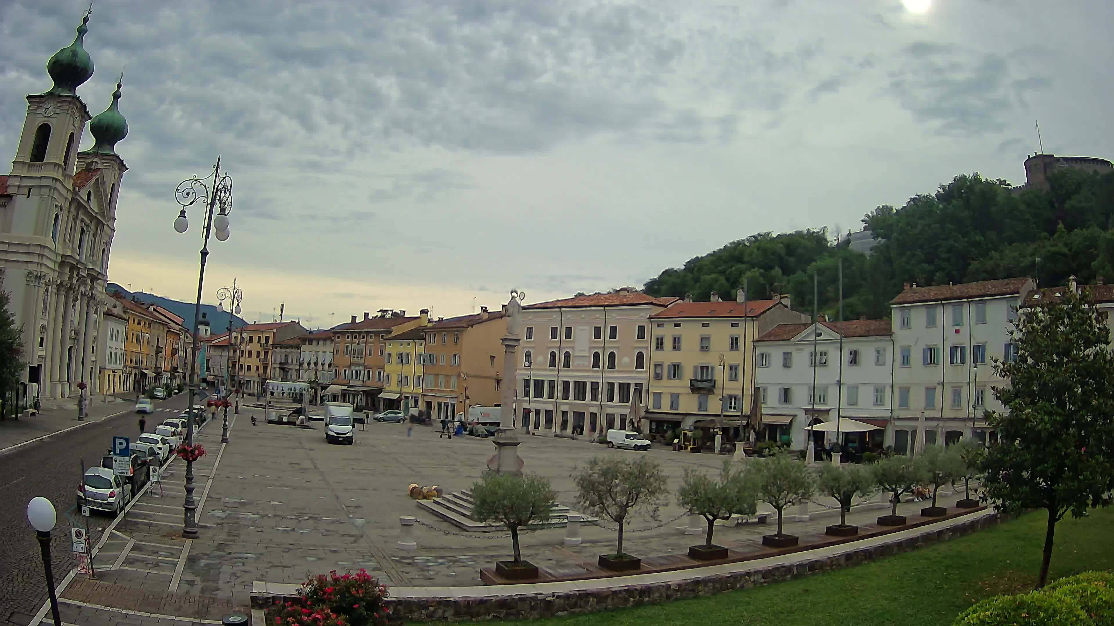 Kamera Gorica Travnik in cerkev sv. Ignacija