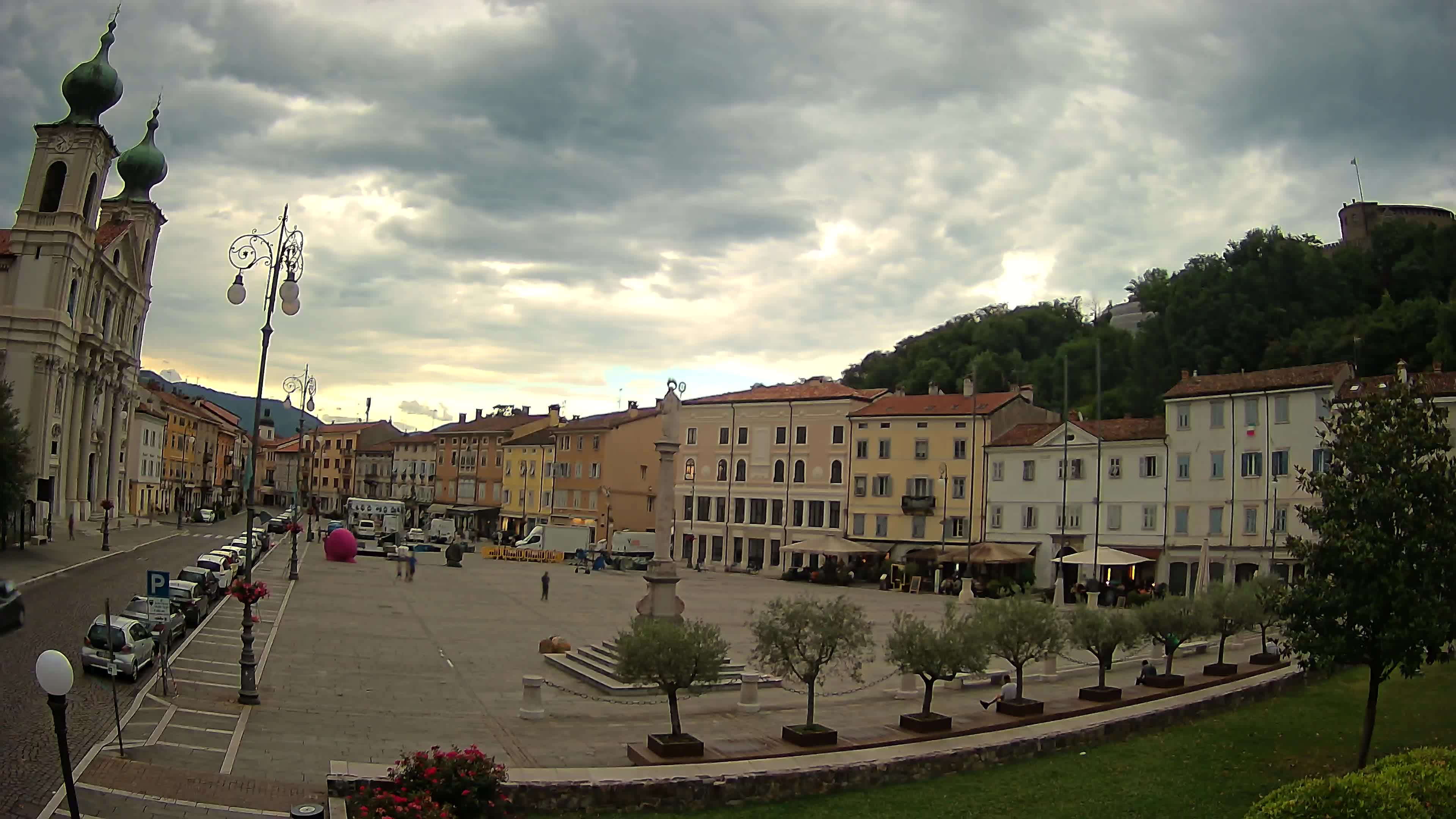 Gorizia Piazza della Vittoria e chiesa di S. Ignazio