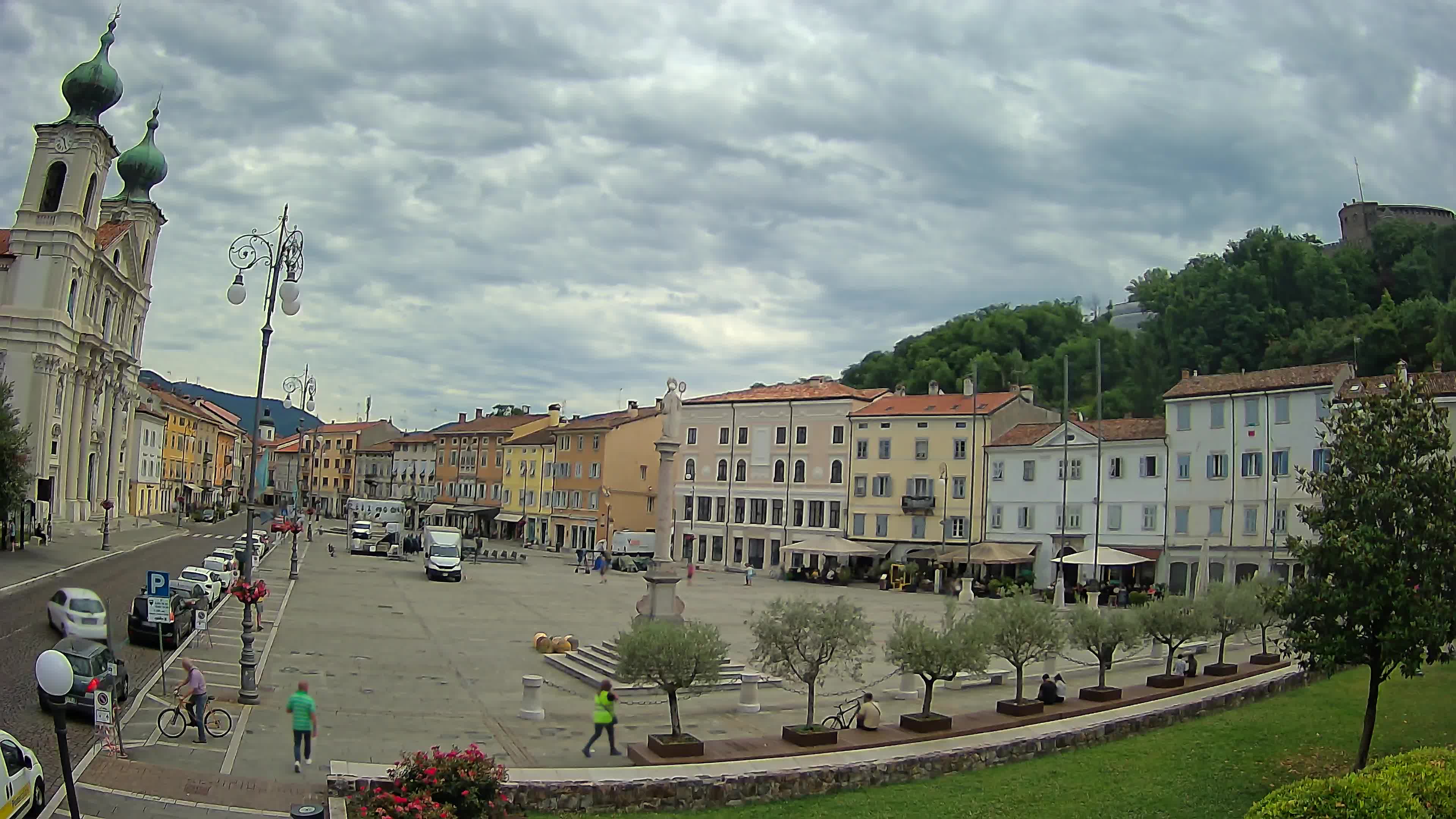 Gorizia – Plaza Vittoria – iglesia de San Pedro. Ignacio