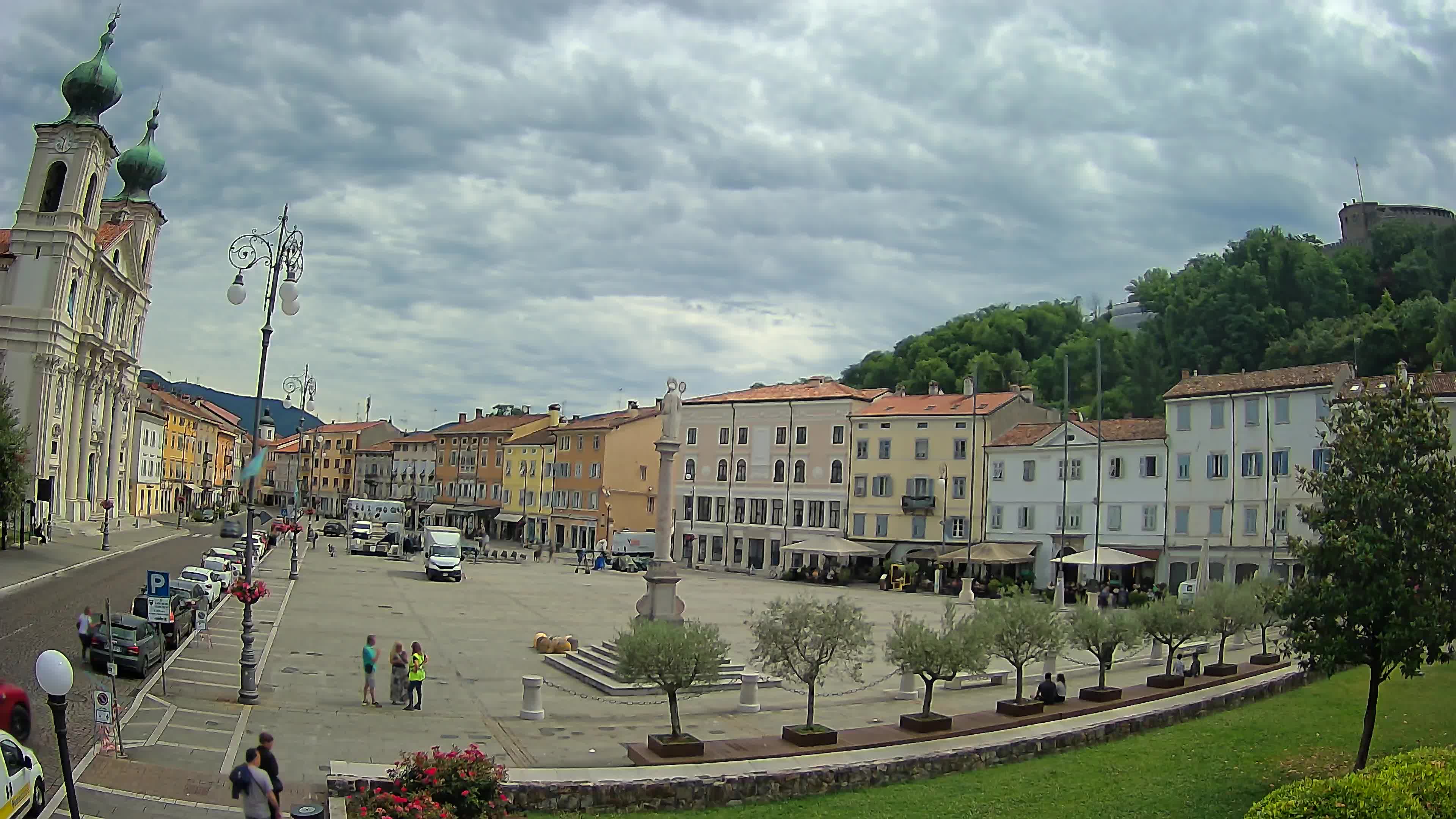 Gorizia – Plaza Vittoria – iglesia de San Pedro. Ignacio
