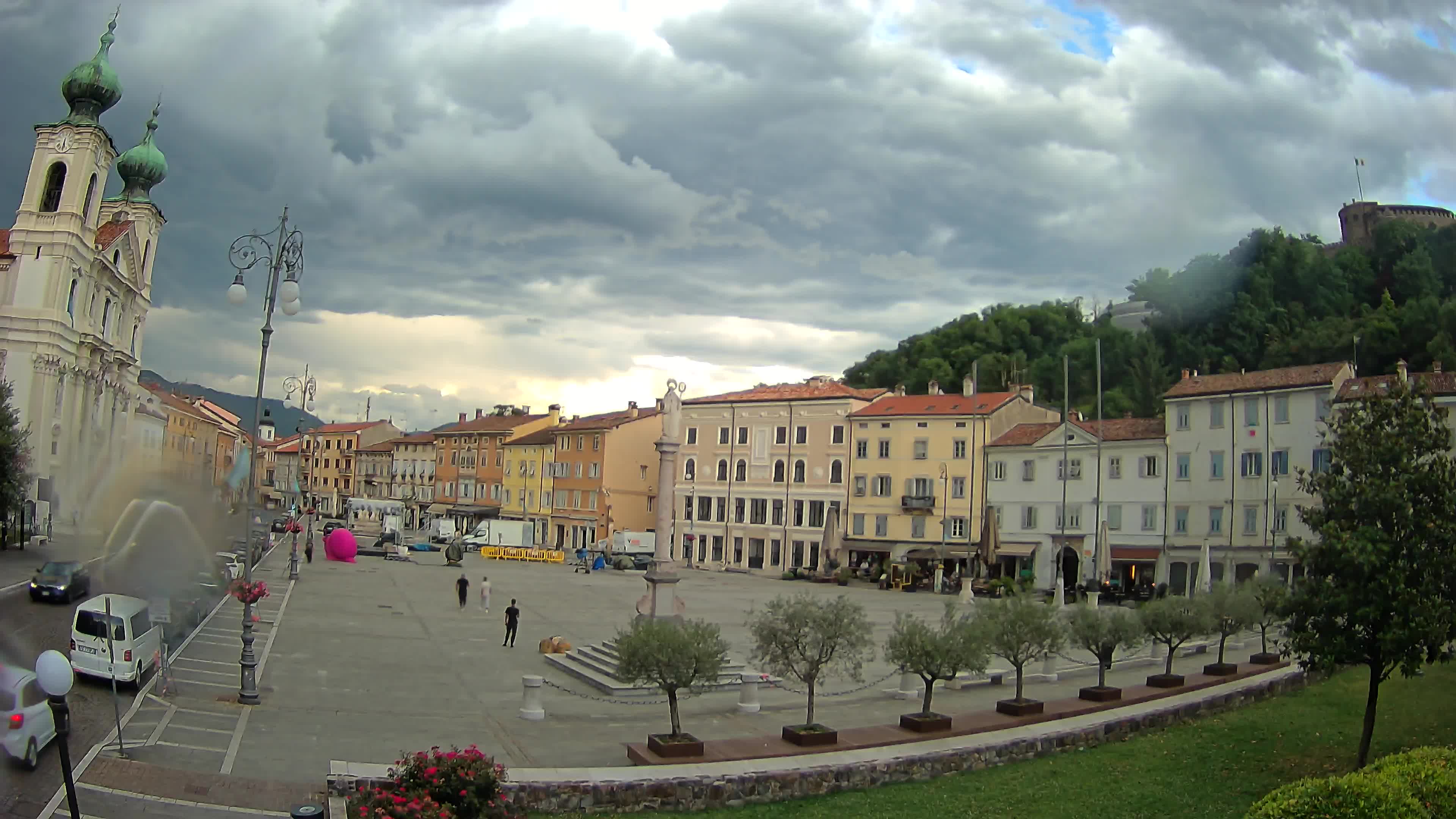 Gorizia Piazza della Vittoria e chiesa di S. Ignazio