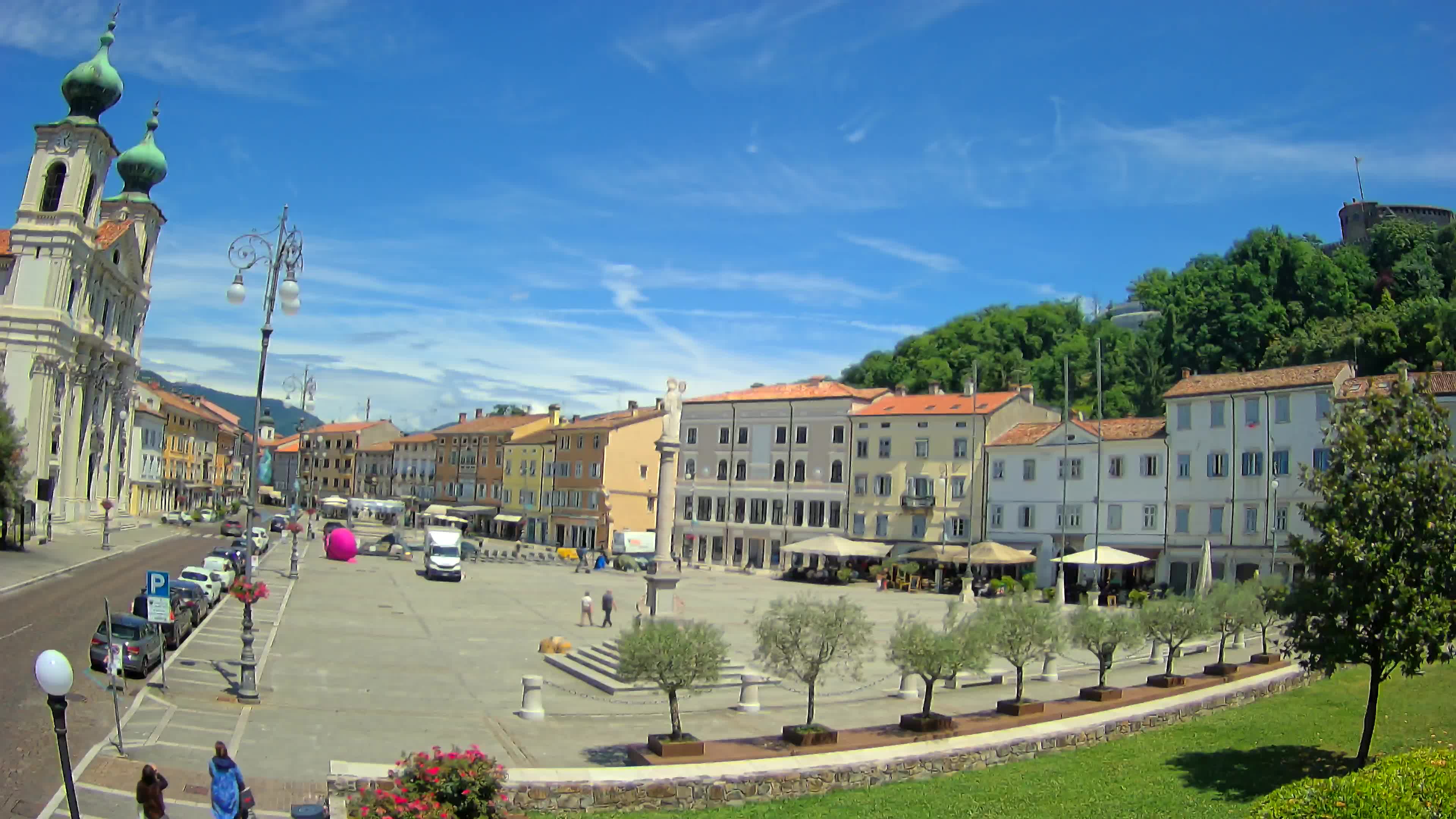 Kamera Gorica Travnik in cerkev sv. Ignacija