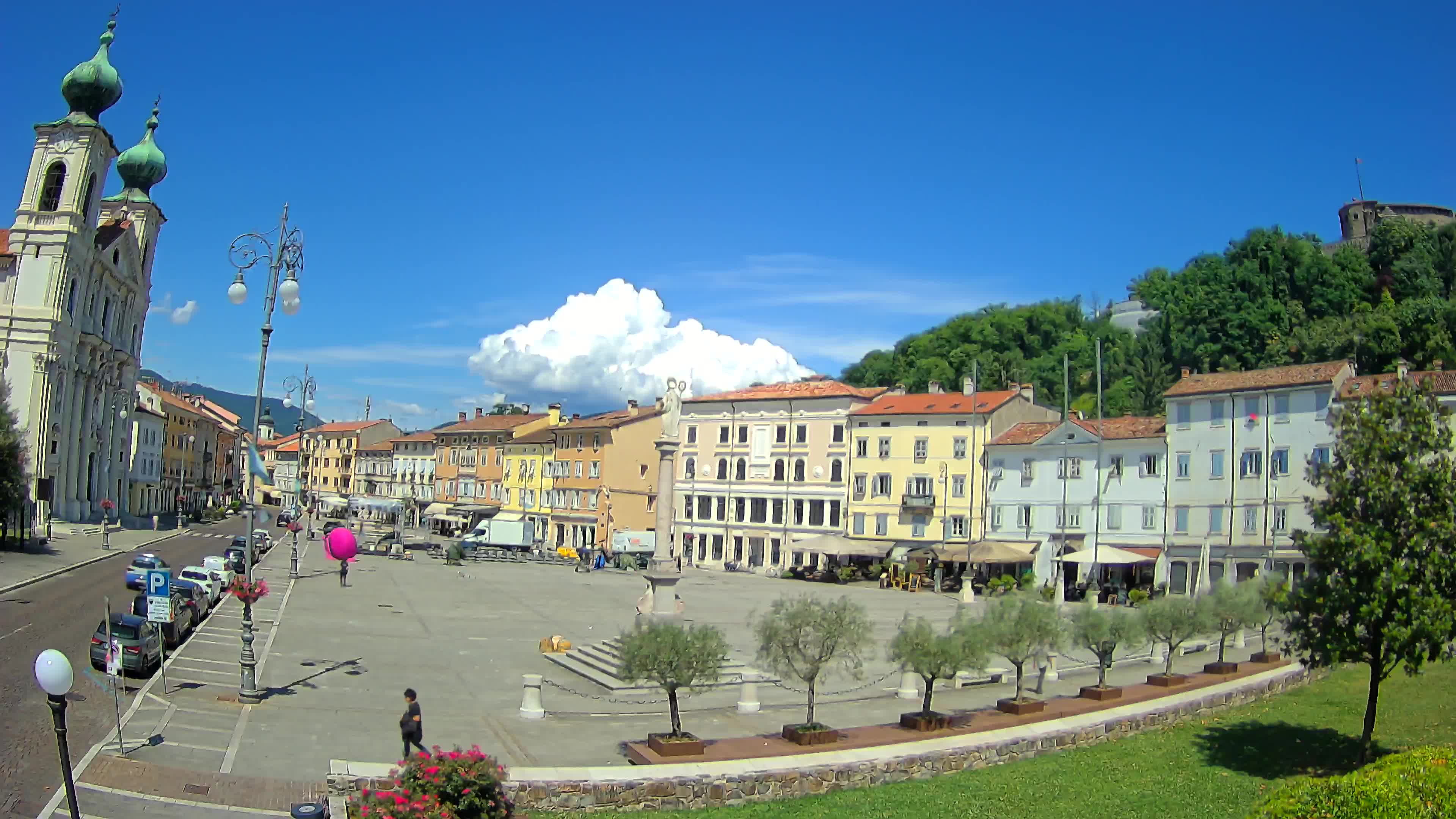 Kamera Gorica Travnik in cerkev sv. Ignacija