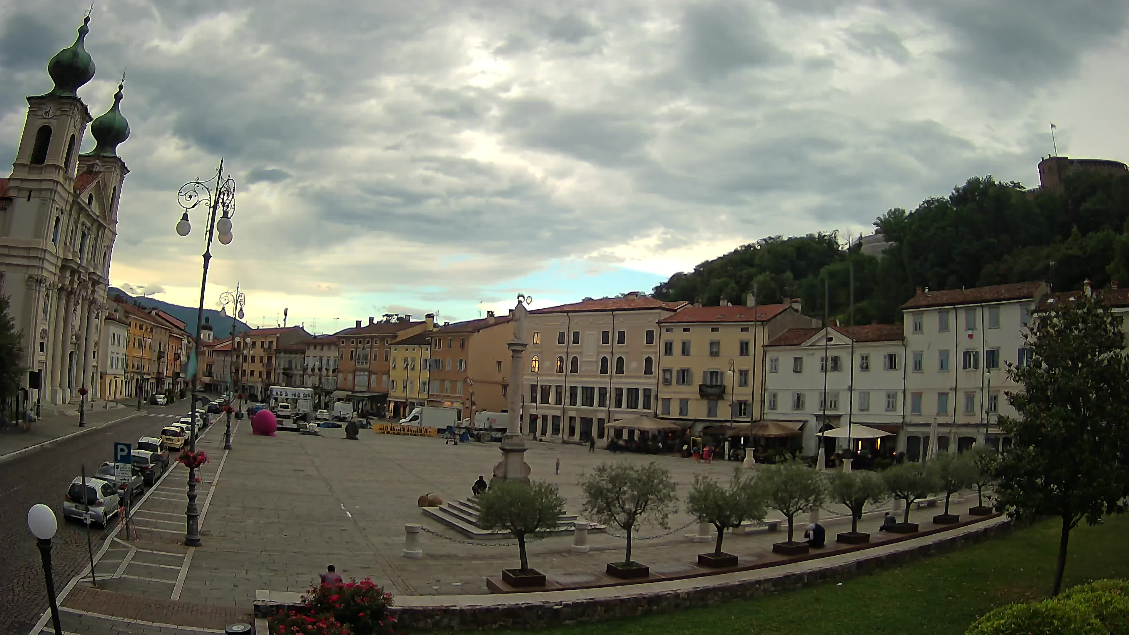 Gorizia – Plaza Vittoria – iglesia de San Pedro. Ignacio