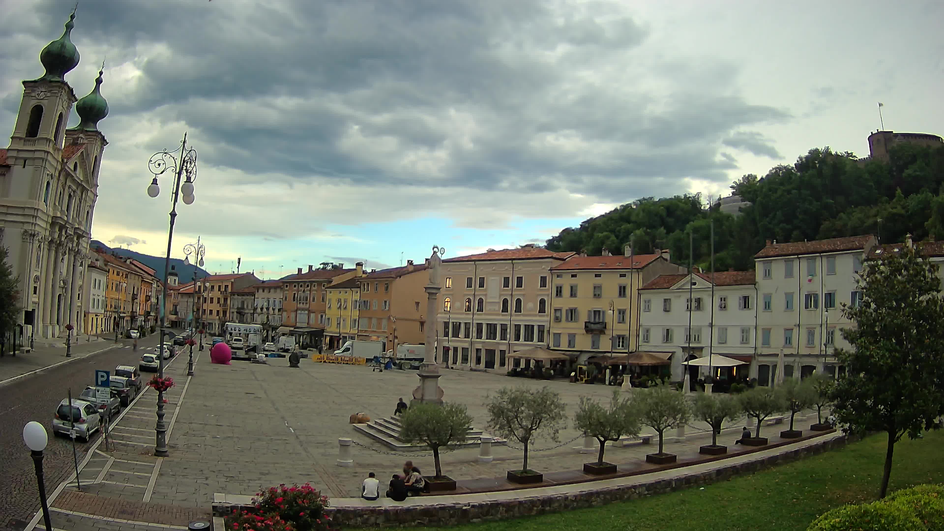 Gorizia Piazza della Vittoria e chiesa di S. Ignazio
