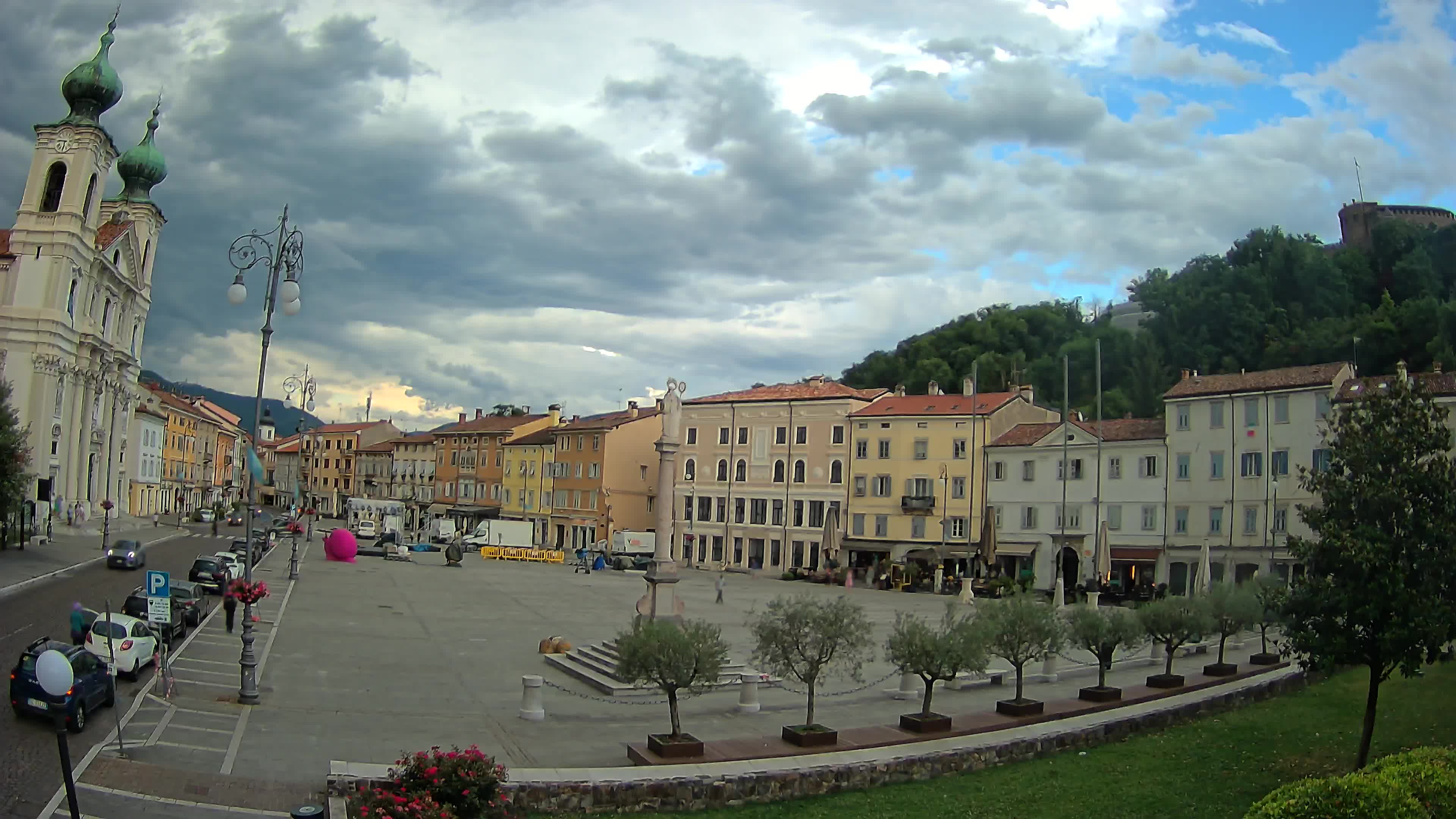 Gorizia Piazza della Vittoria e chiesa di S. Ignazio
