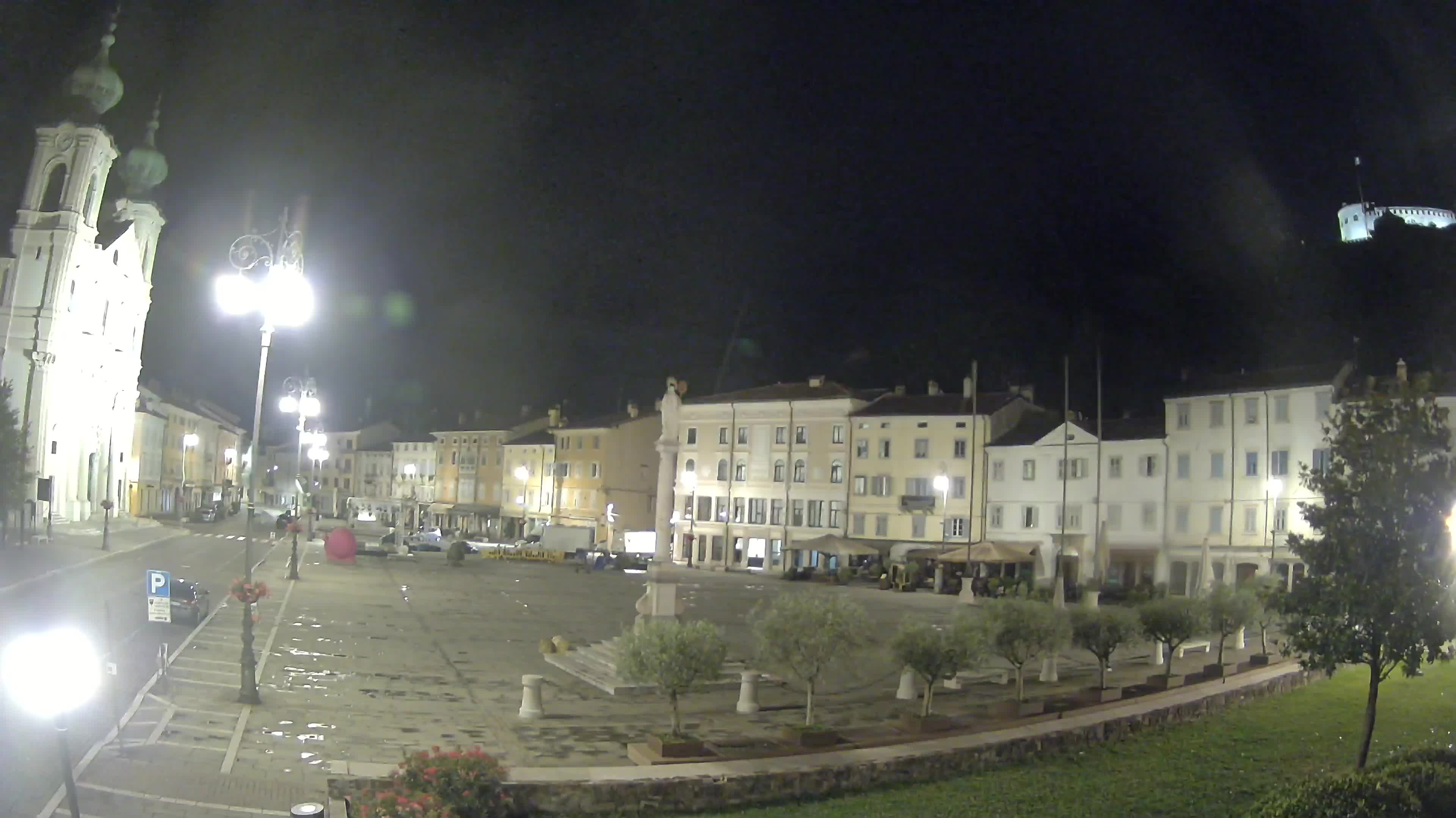 Kamera Gorica Travnik in cerkev sv. Ignacija