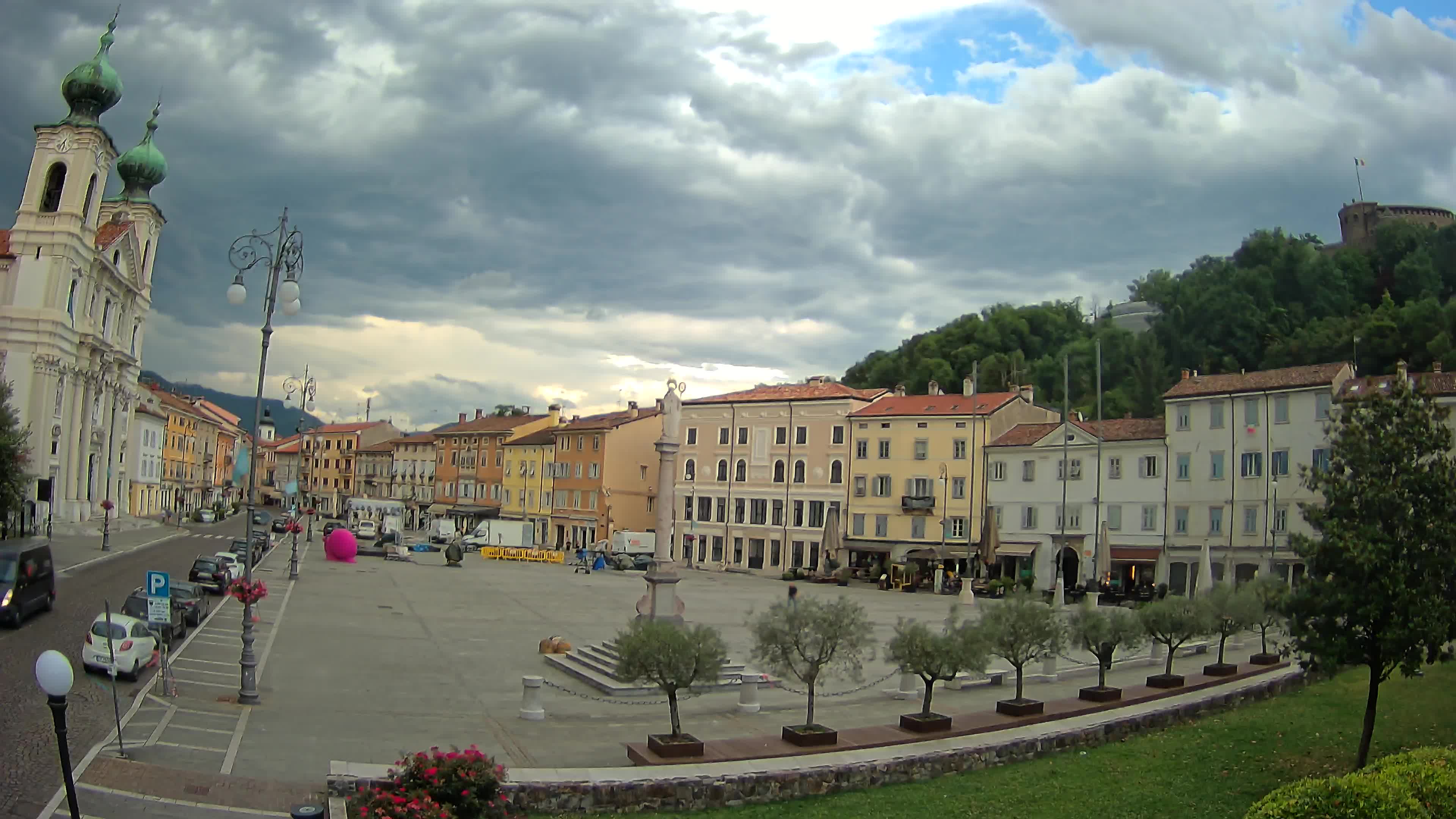 Gorizia – Plaza Vittoria – iglesia de San Pedro. Ignacio