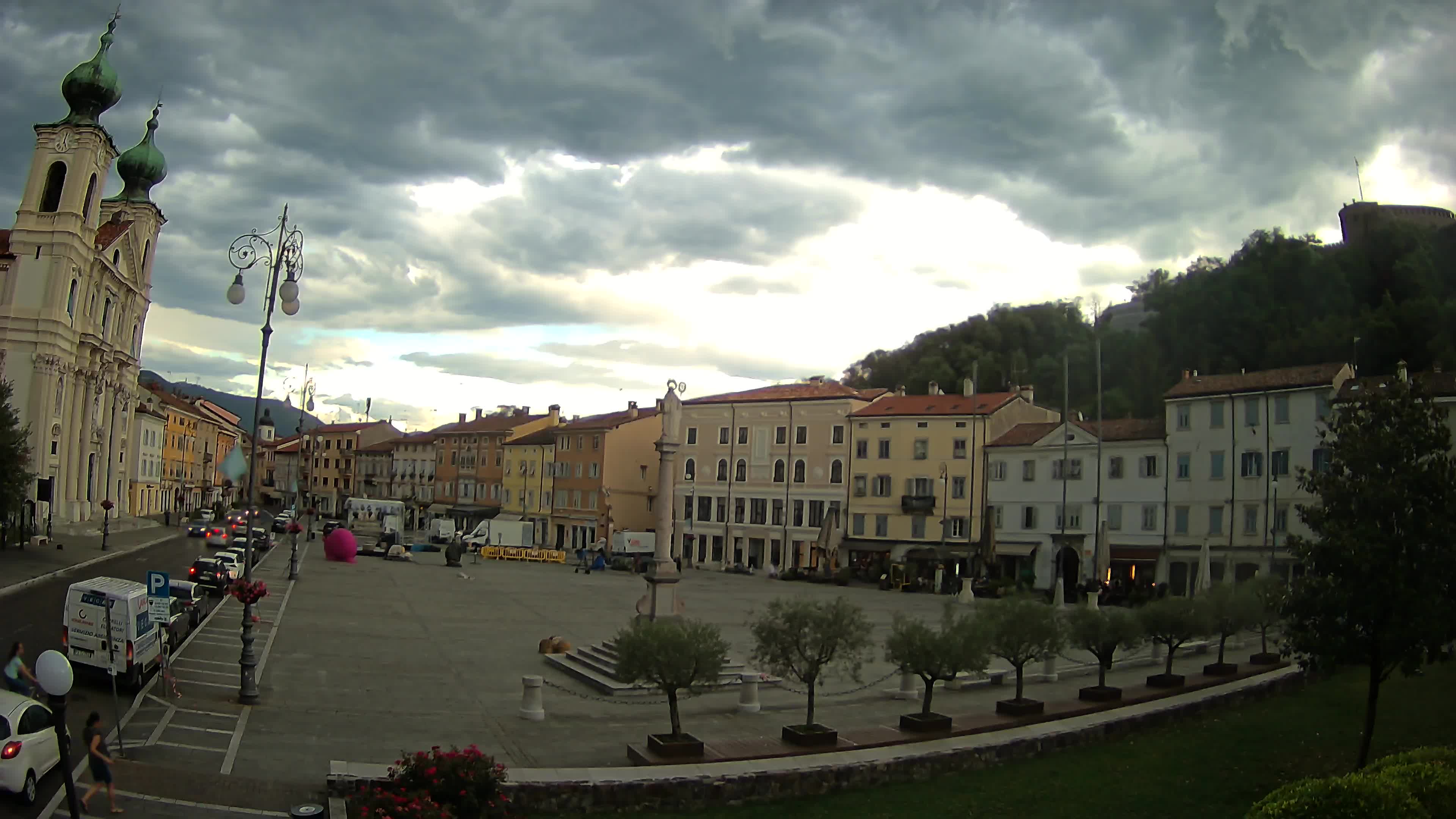 Gorizia – Plaza Vittoria – iglesia de San Pedro. Ignacio