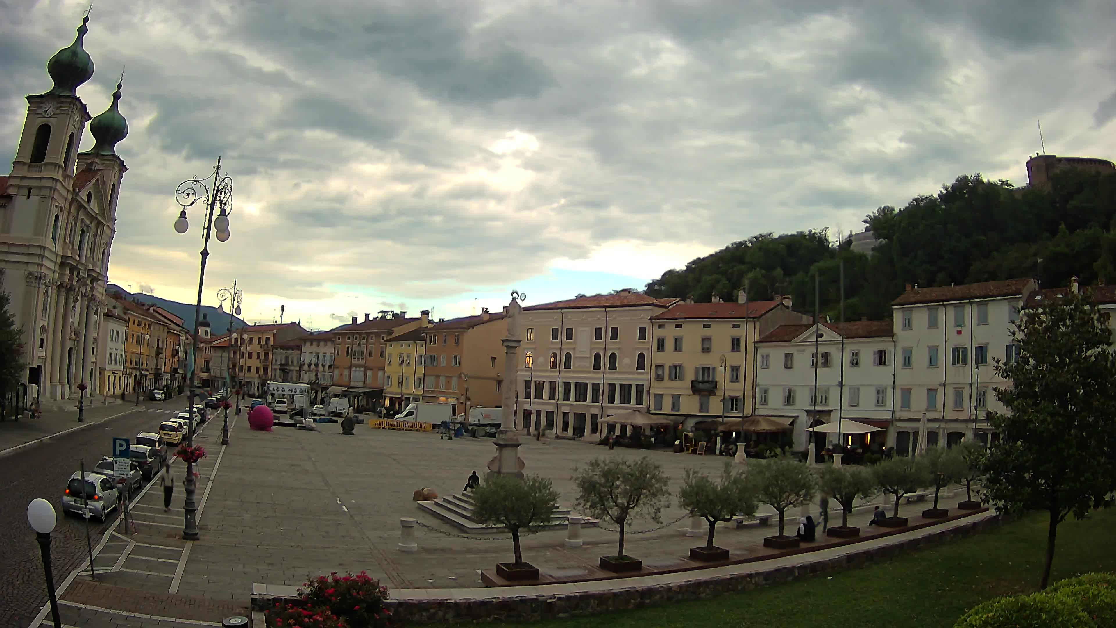 Gorizia Piazza della Vittoria e chiesa di S. Ignazio