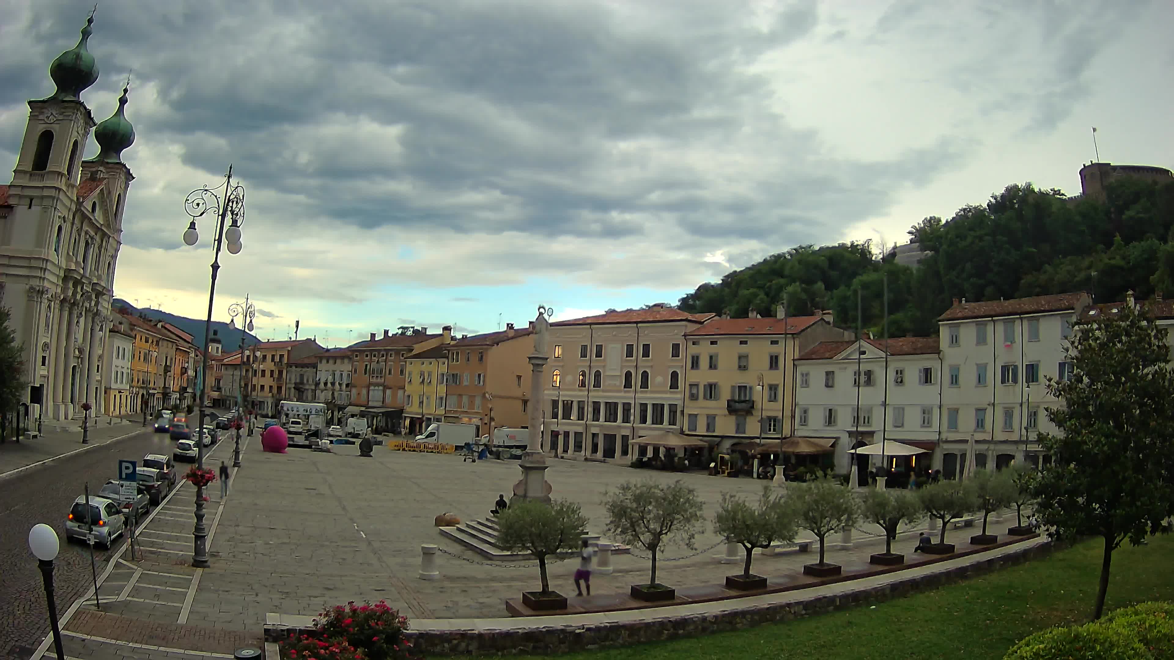 Gorizia Piazza della Vittoria e chiesa di S. Ignazio