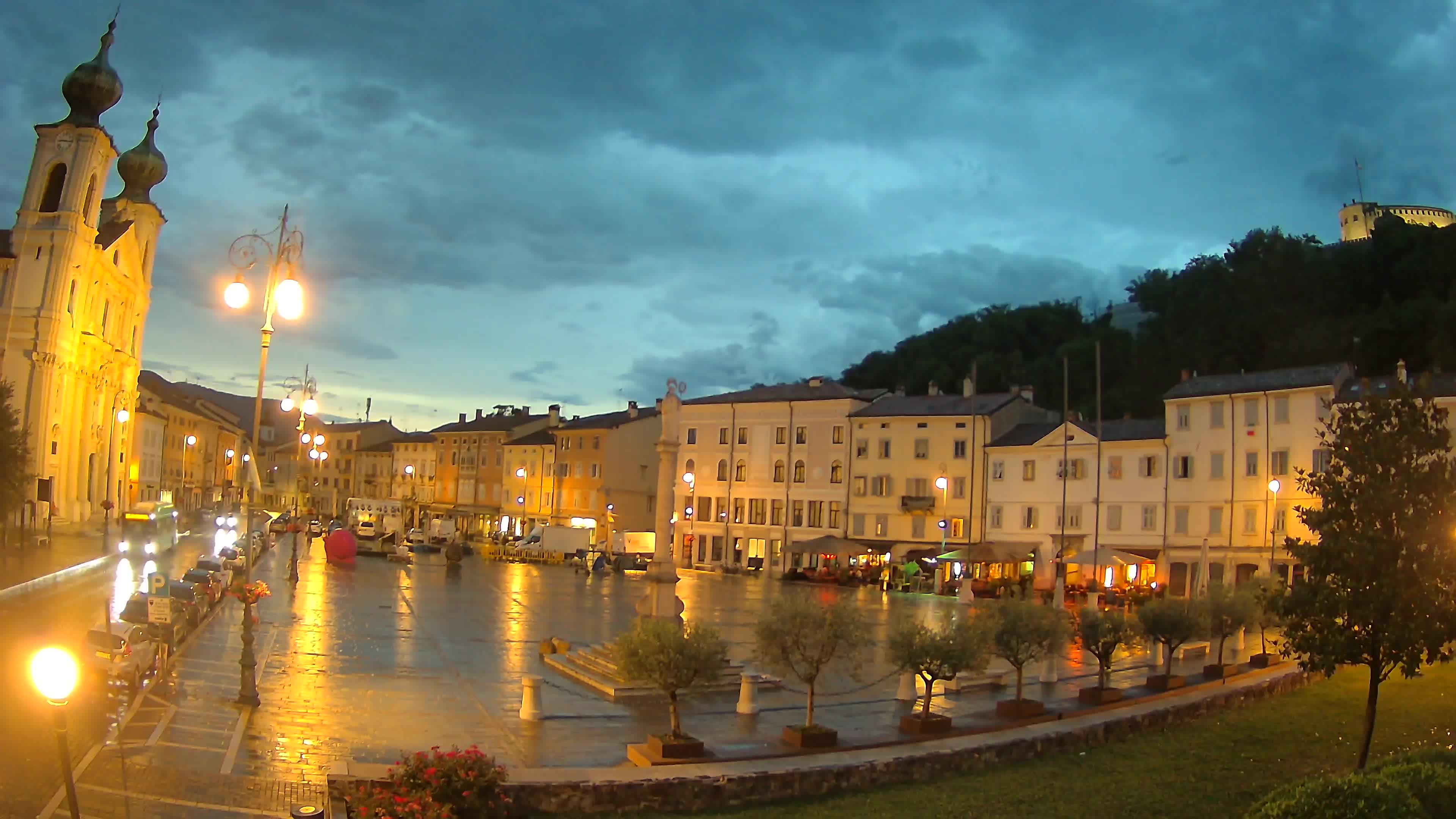 Gorizia – Plaza Vittoria – iglesia de San Pedro. Ignacio