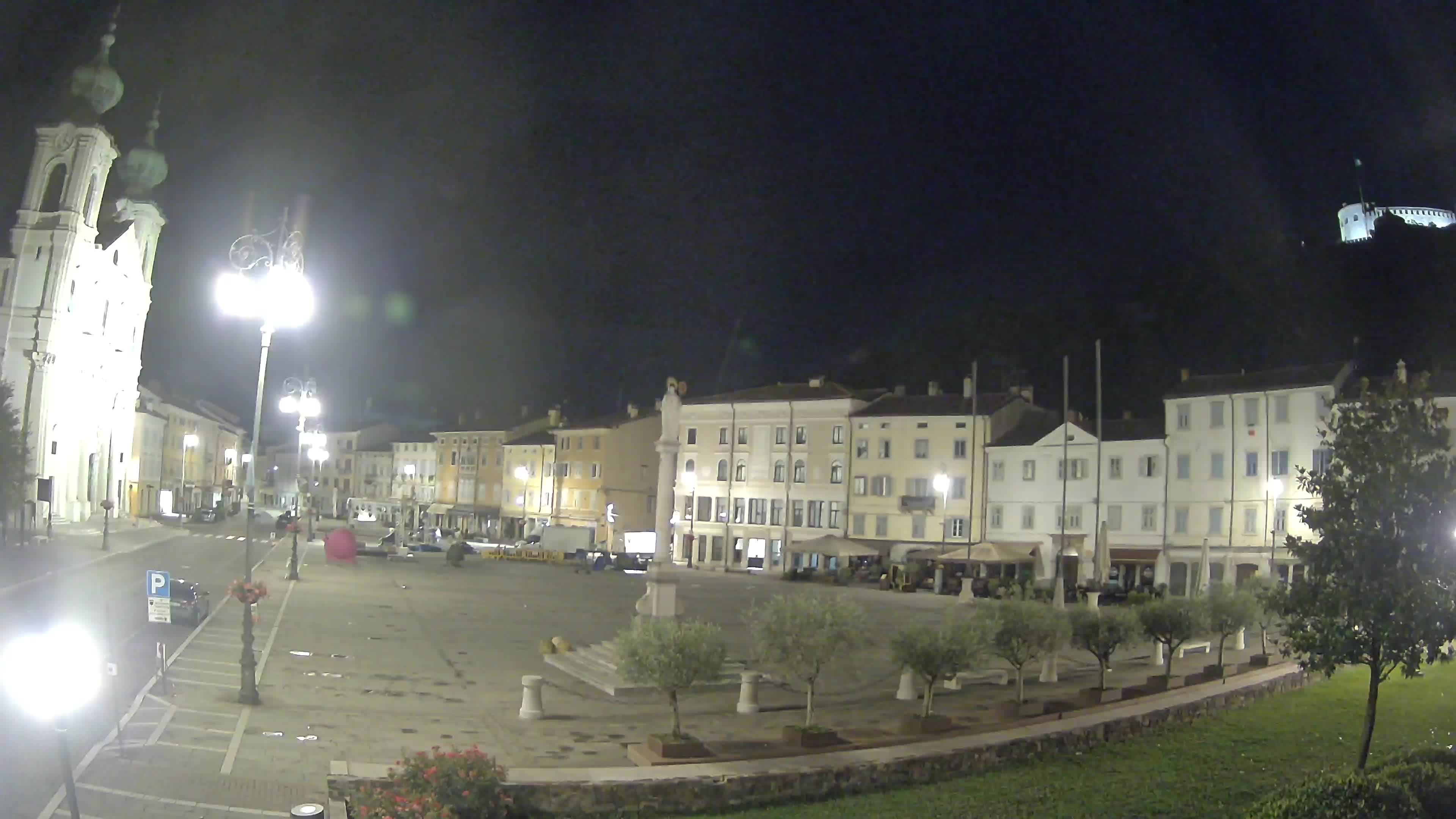 Kamera Gorica Travnik in cerkev sv. Ignacija
