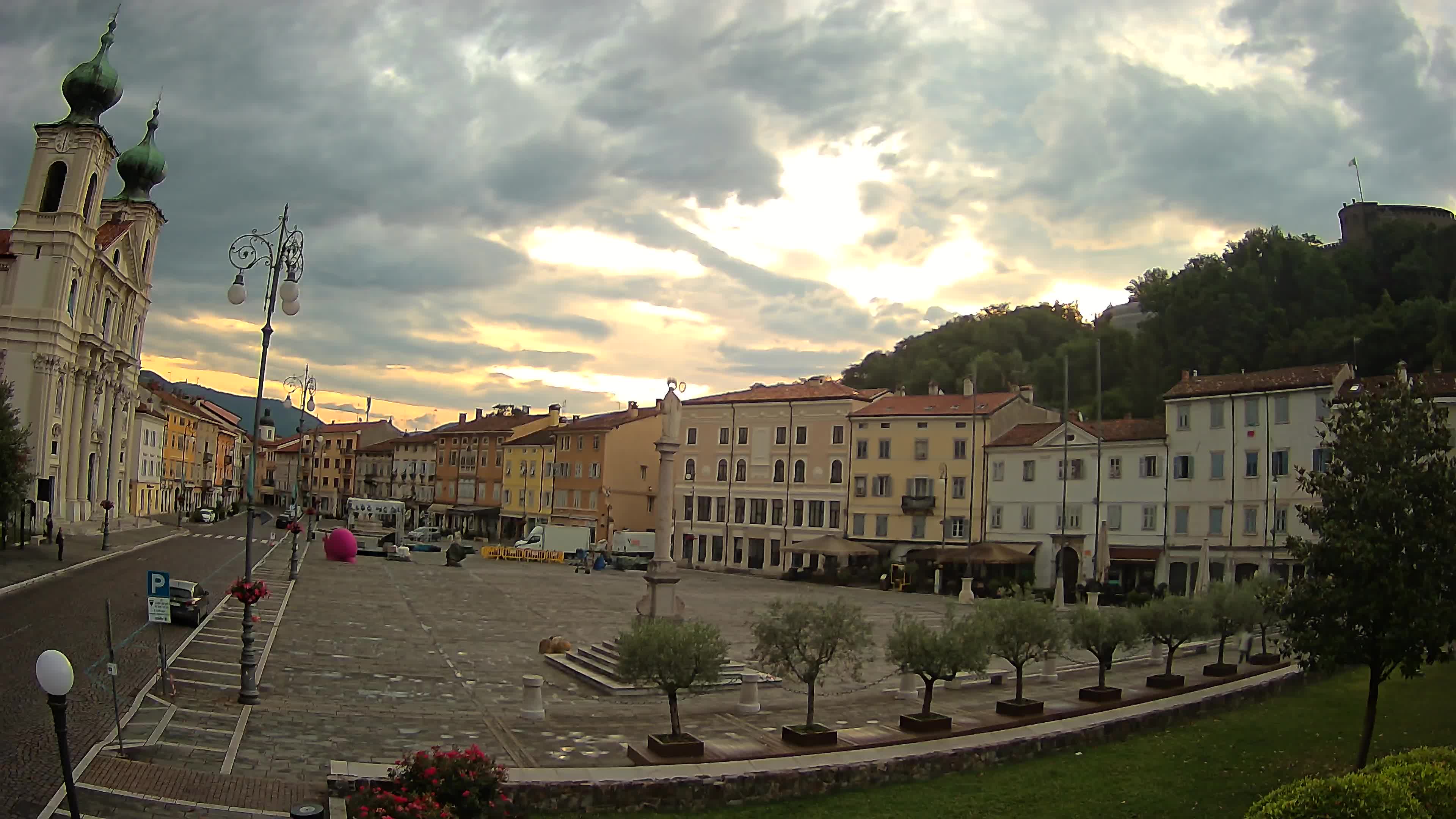 Gorizia Piazza della Vittoria e chiesa di S. Ignazio