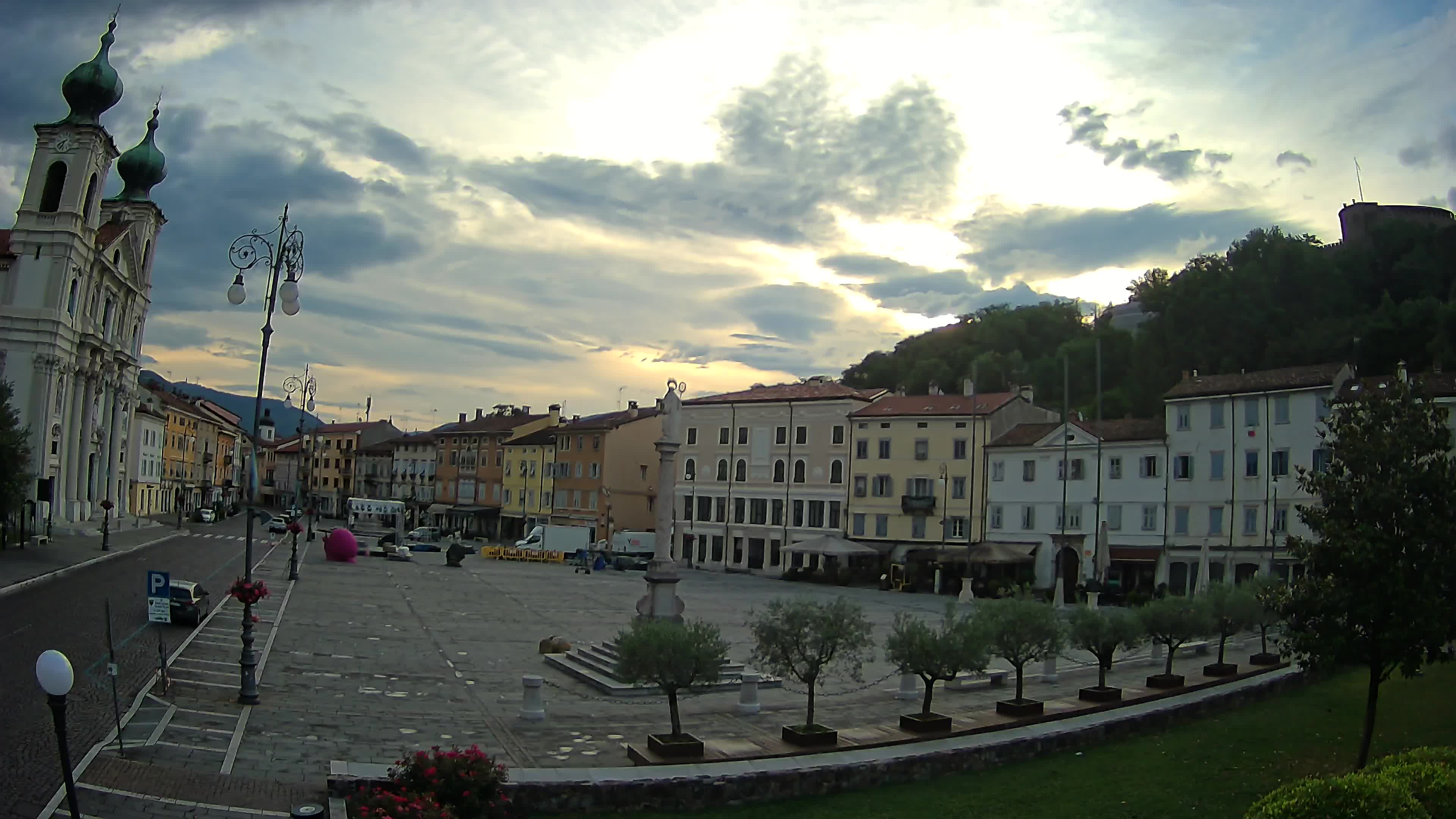 Gorizia – Plaza Vittoria – iglesia de San Pedro. Ignacio