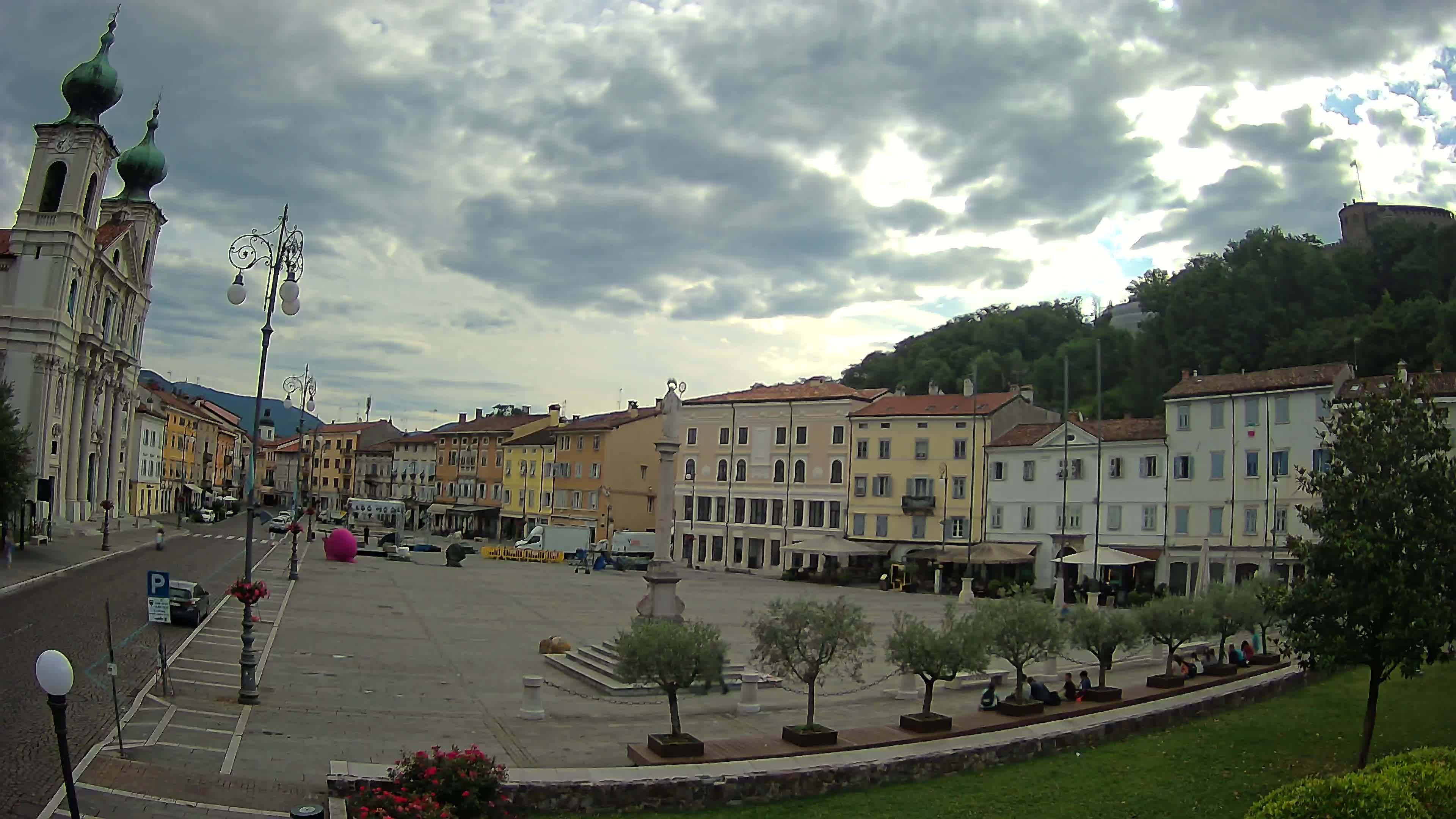 Gorizia Piazza della Vittoria e chiesa di S. Ignazio