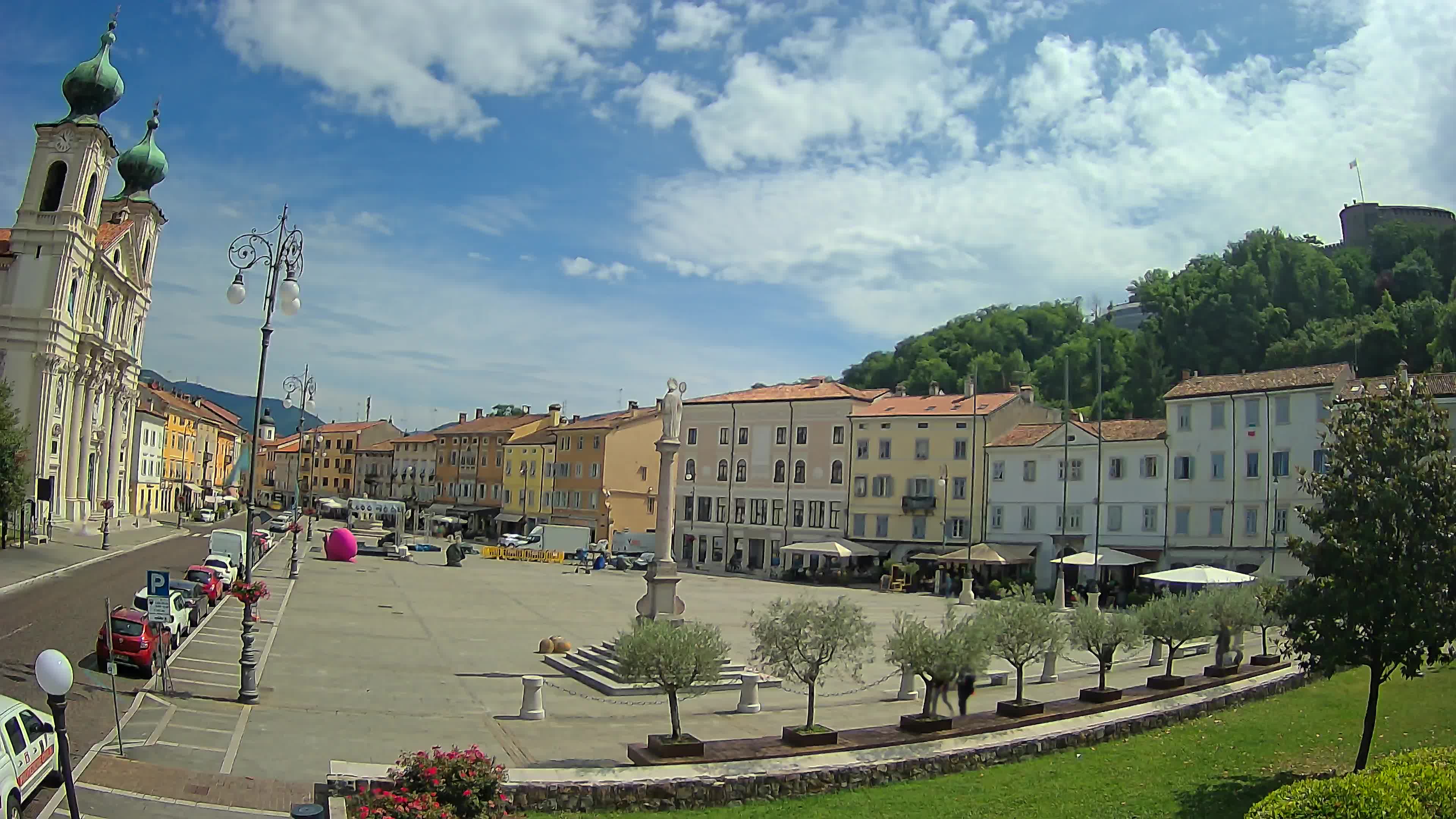 Kamera Gorica Travnik in cerkev sv. Ignacija