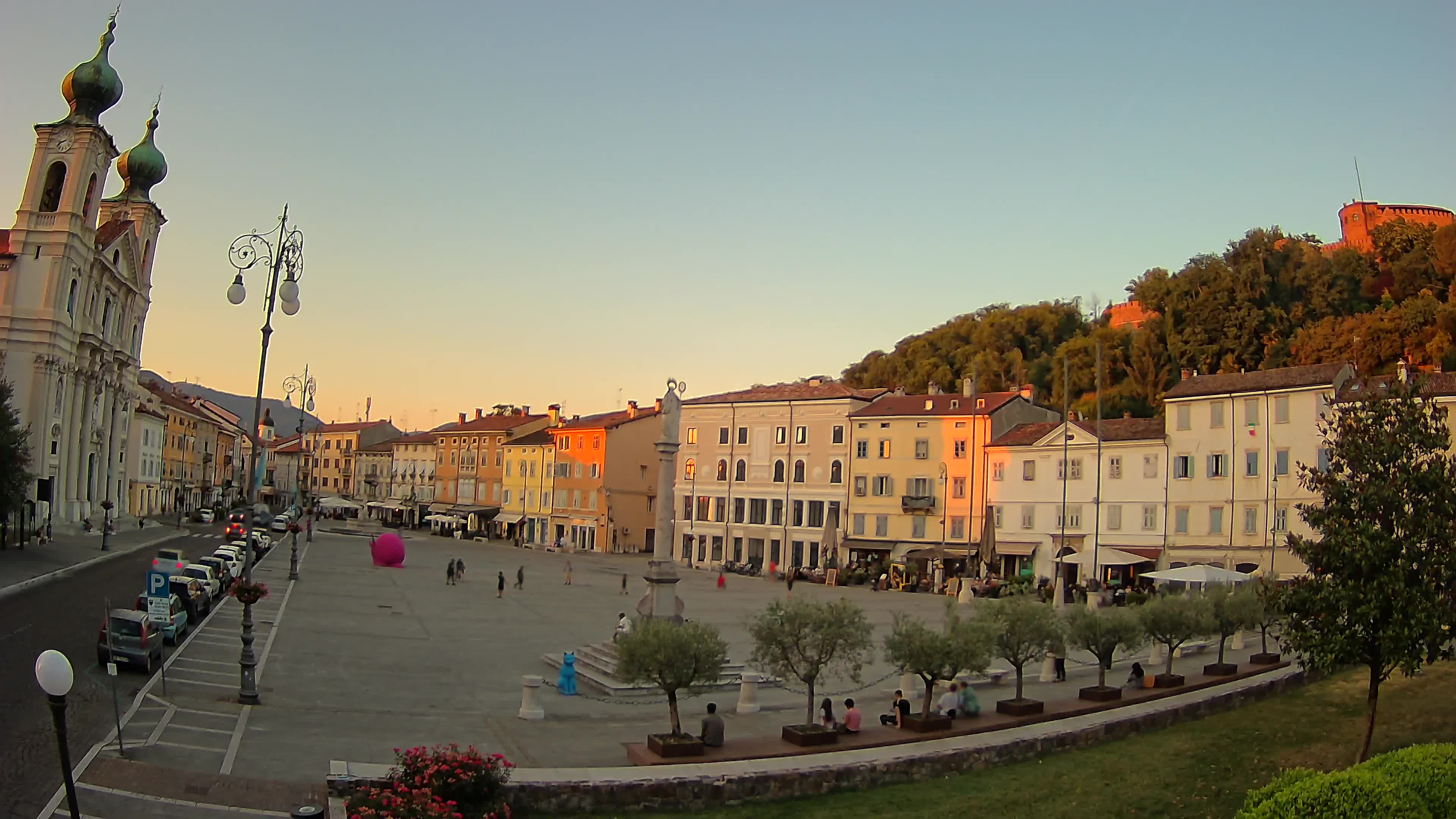Kamera Gorica Travnik in cerkev sv. Ignacija