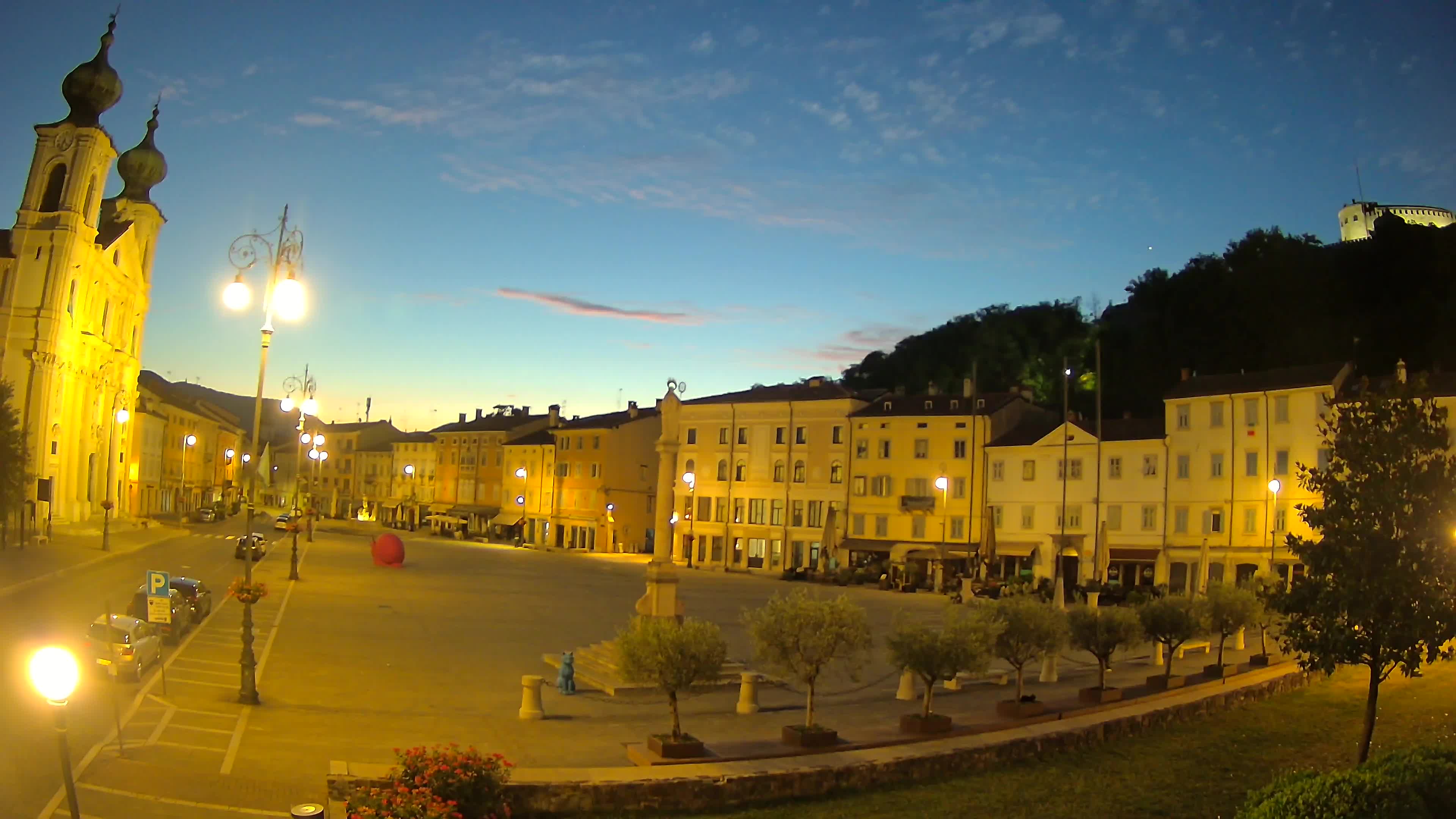 Kamera Gorica Travnik in cerkev sv. Ignacija