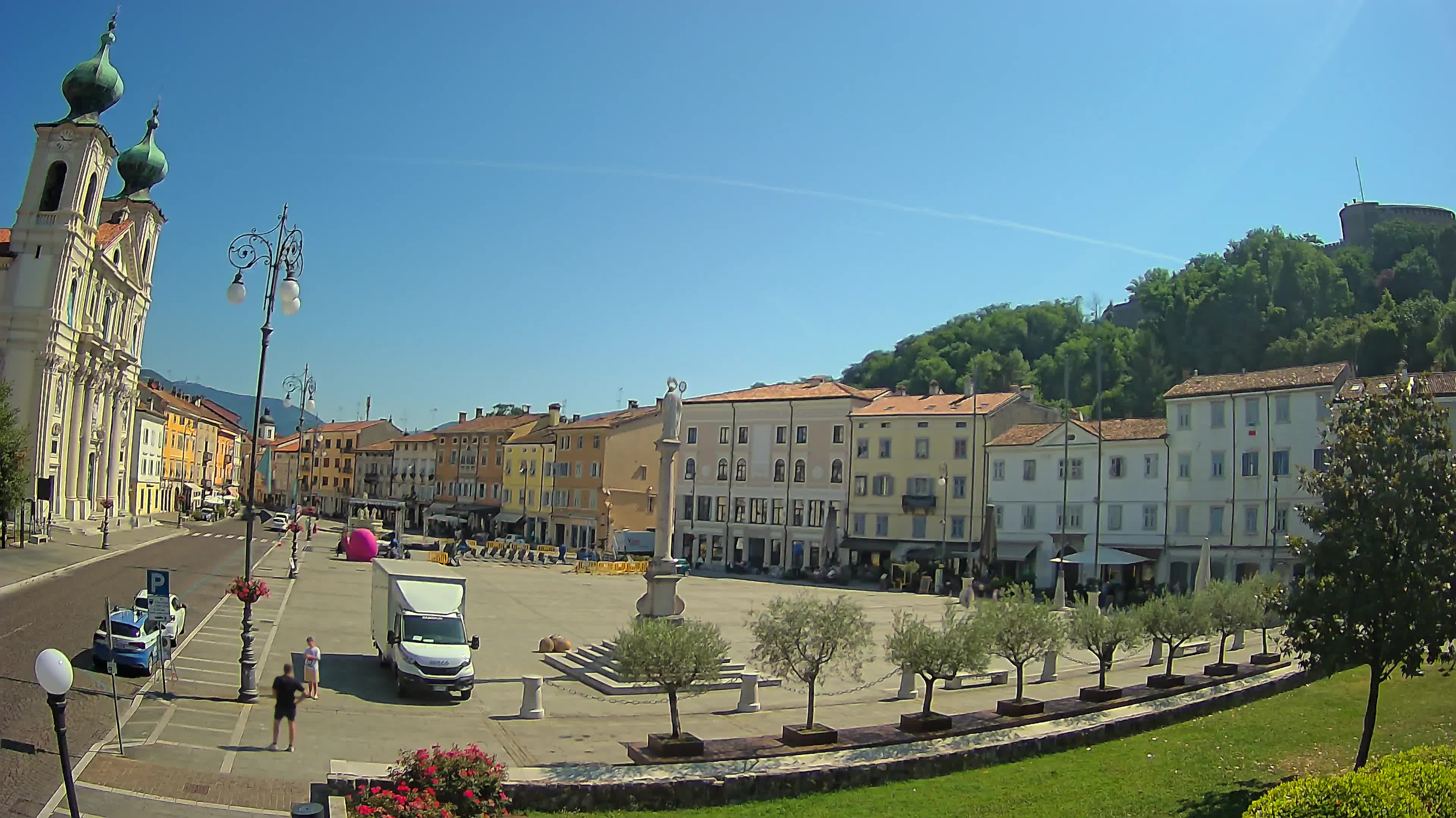 Kamera Gorica Travnik in cerkev sv. Ignacija