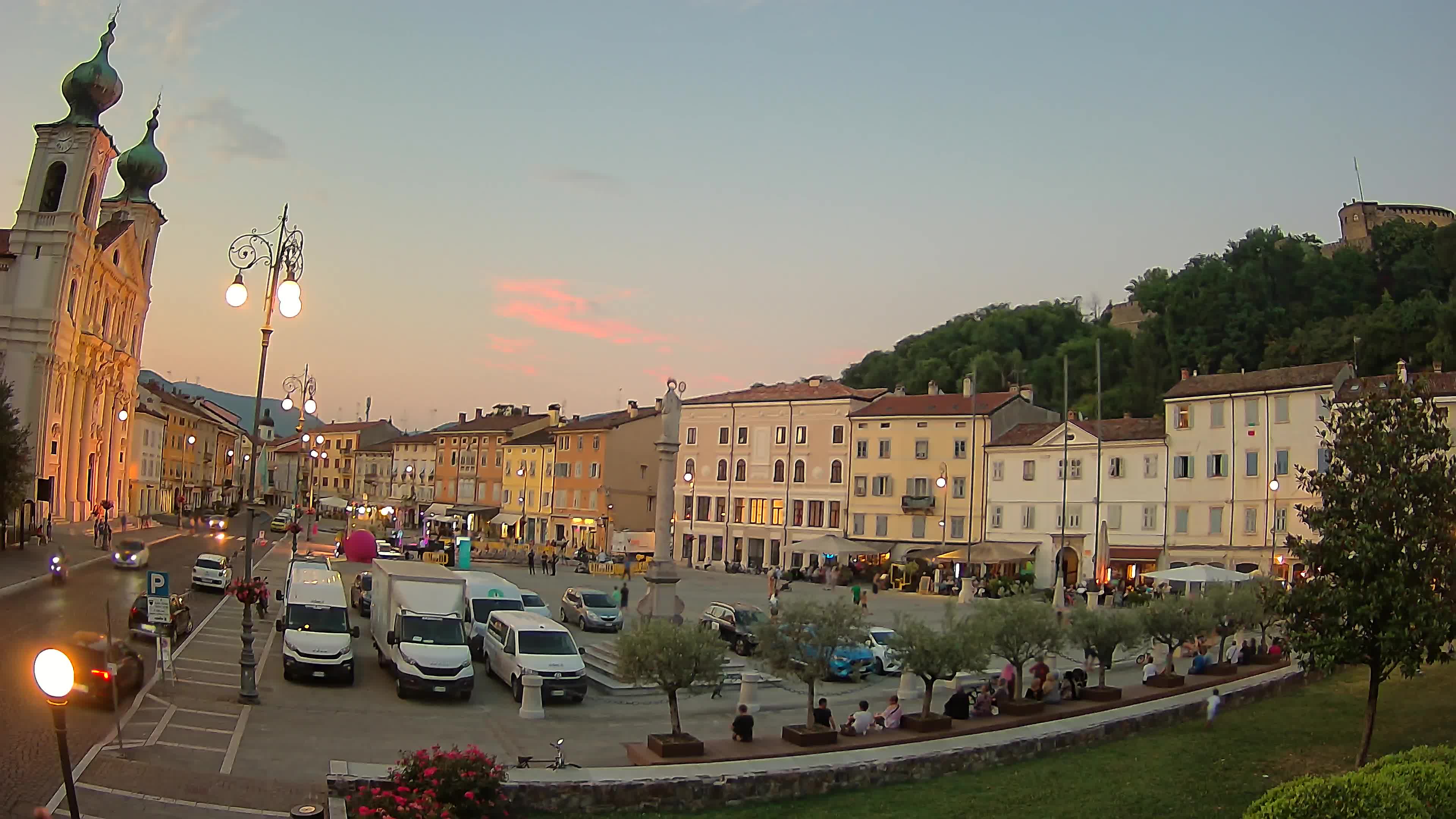 Kamera Gorica Travnik in cerkev sv. Ignacija