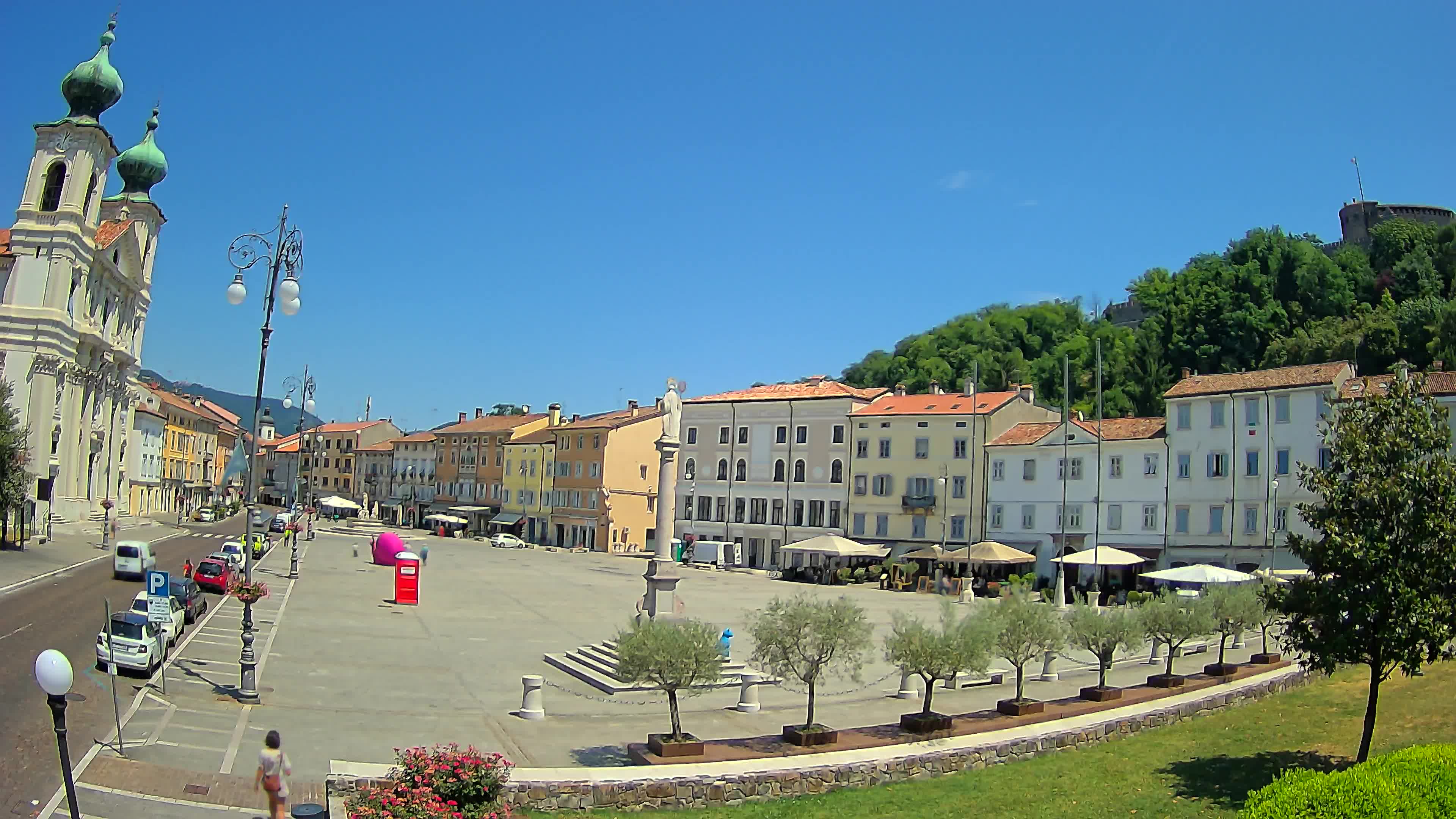 Kamera Gorica Travnik in cerkev sv. Ignacija