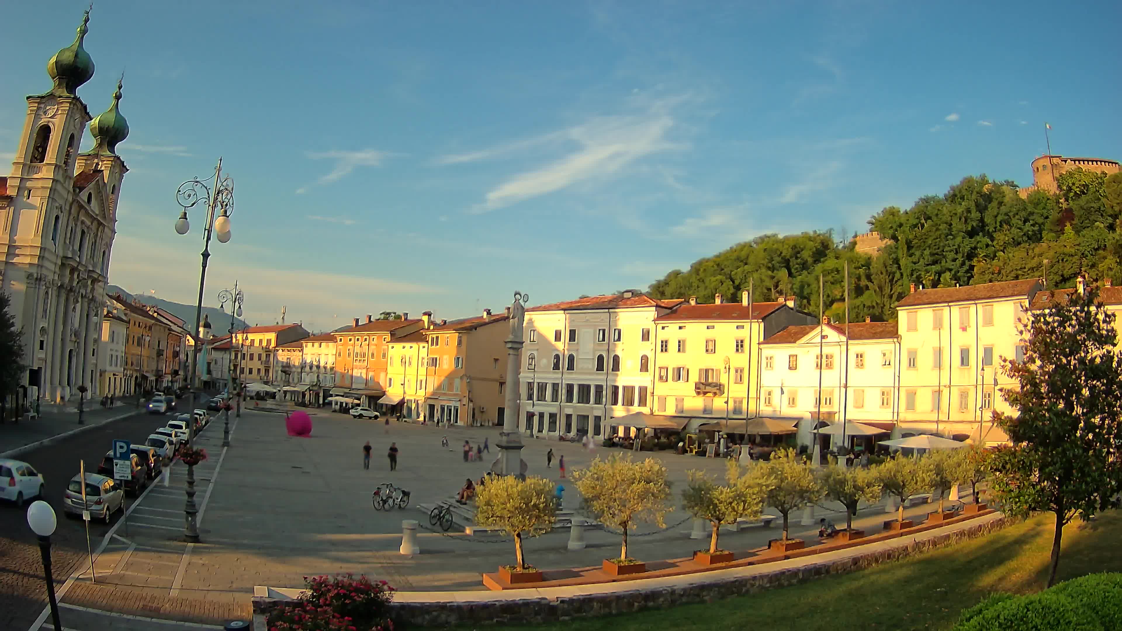 Kamera Gorica Travnik in cerkev sv. Ignacija