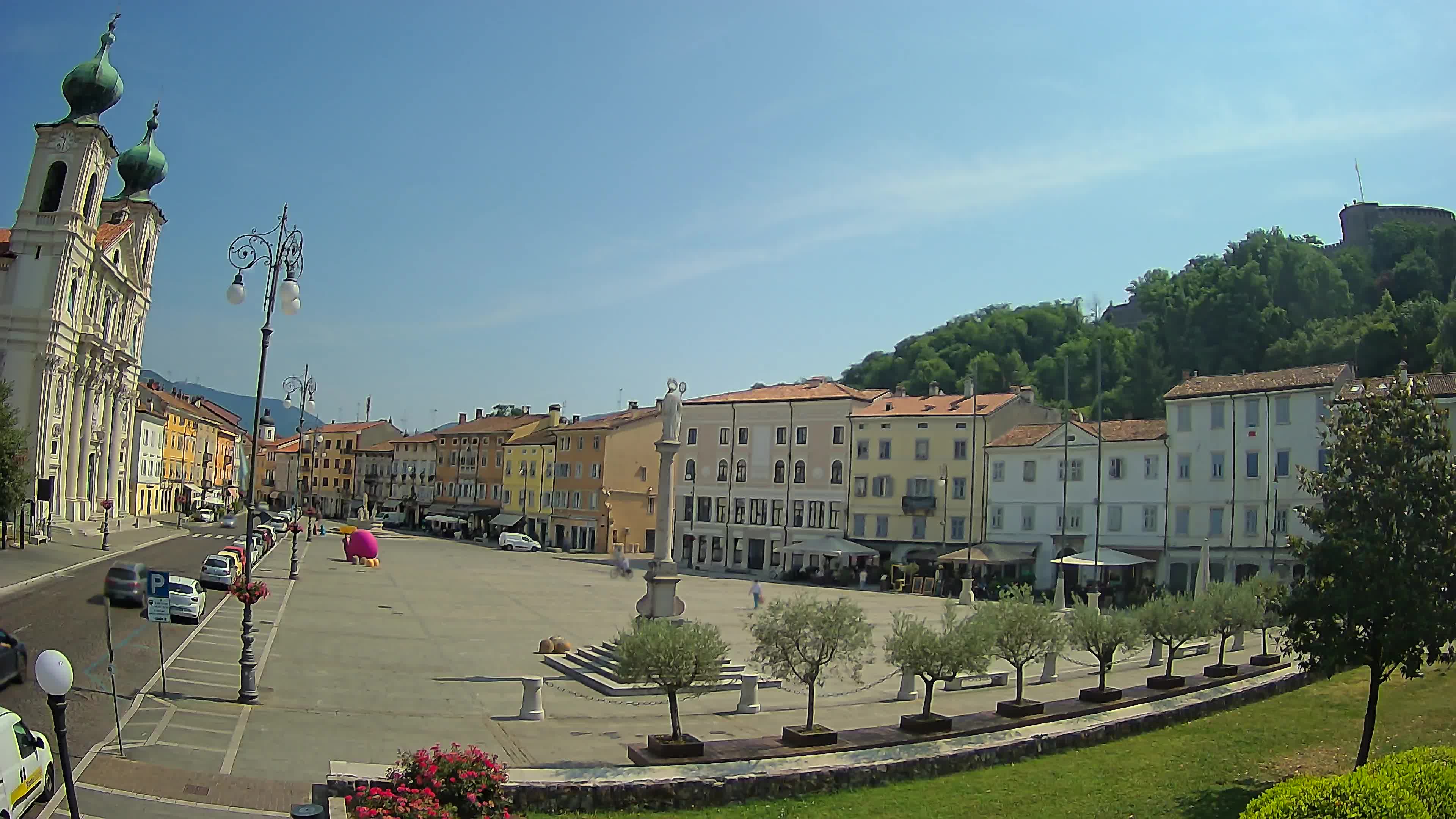 Kamera Gorica Travnik in cerkev sv. Ignacija